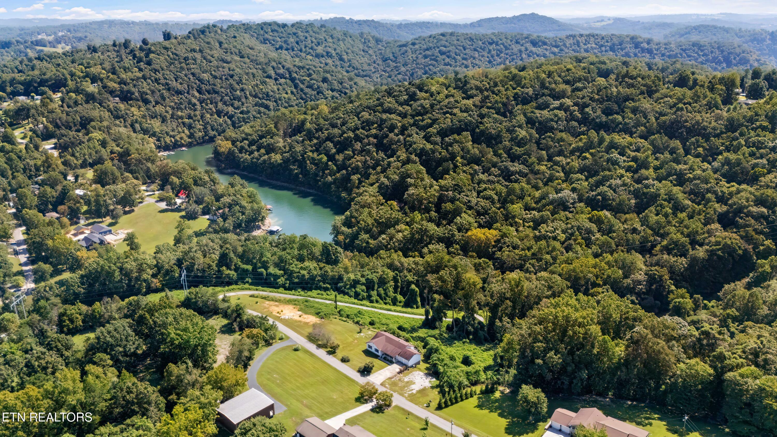 152 Andrews Lane Caryville TN 37714