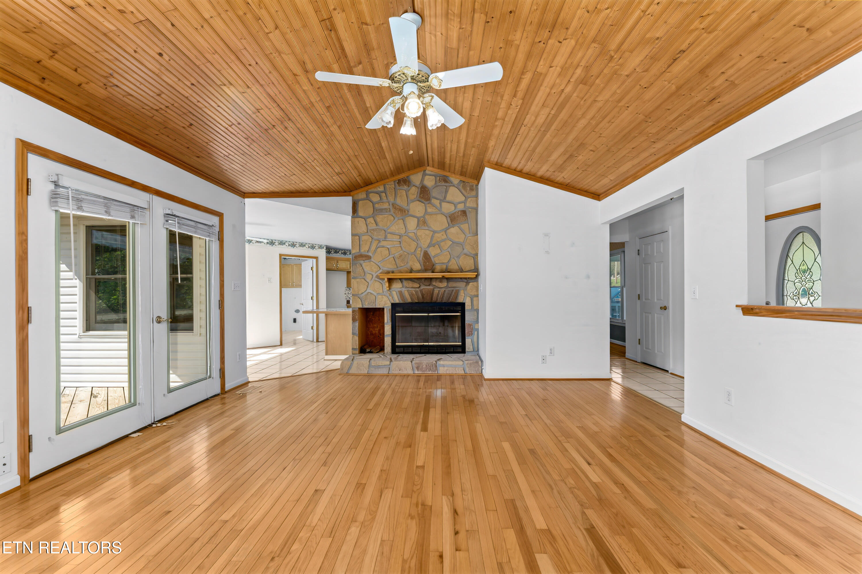 152 Andrews Lane Caryville TN 37714