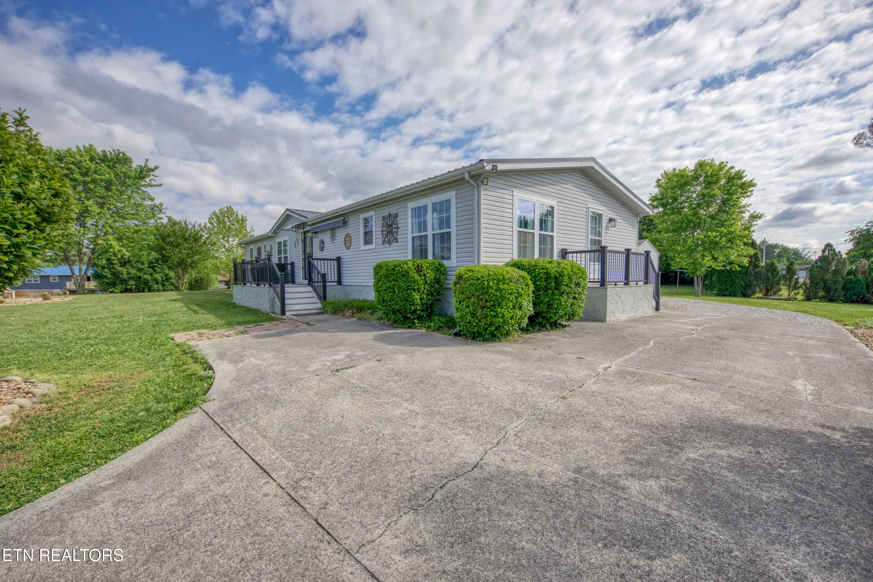 1112 Oakes Vista Lane Seymour TN 37865