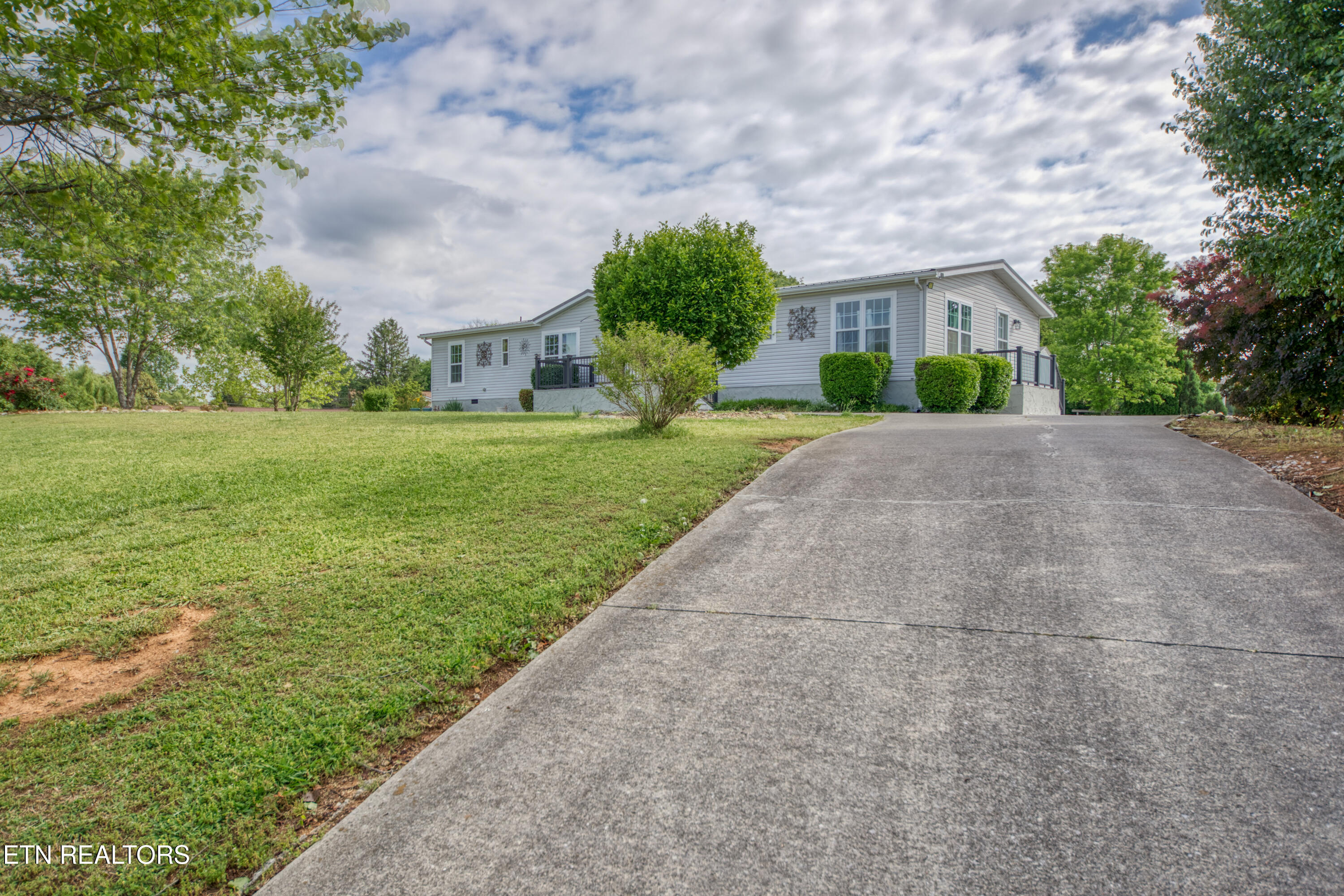 1112 Oakes Vista Lane Seymour TN 37865