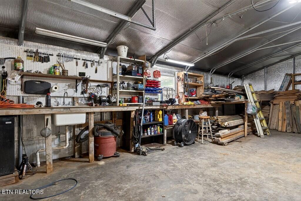 747 Old County Farm Road Spencer TN 38585