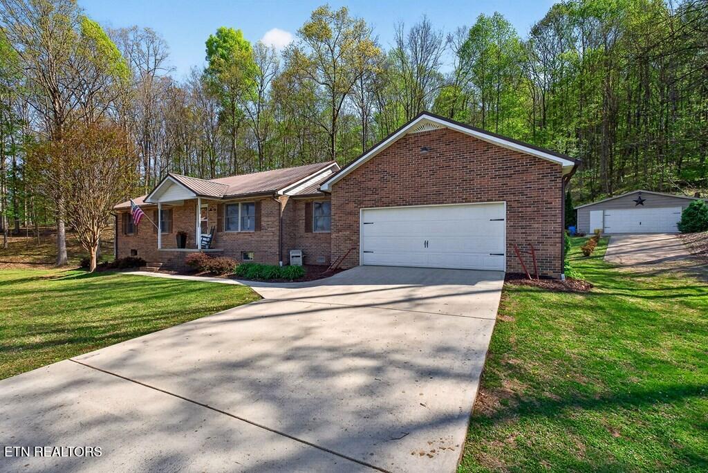 747 Old County Farm Road Spencer TN 38585