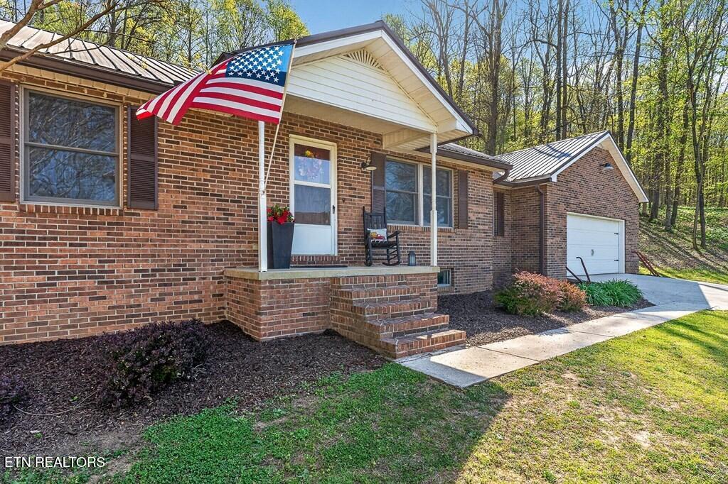 747 Old County Farm Road Spencer TN 38585