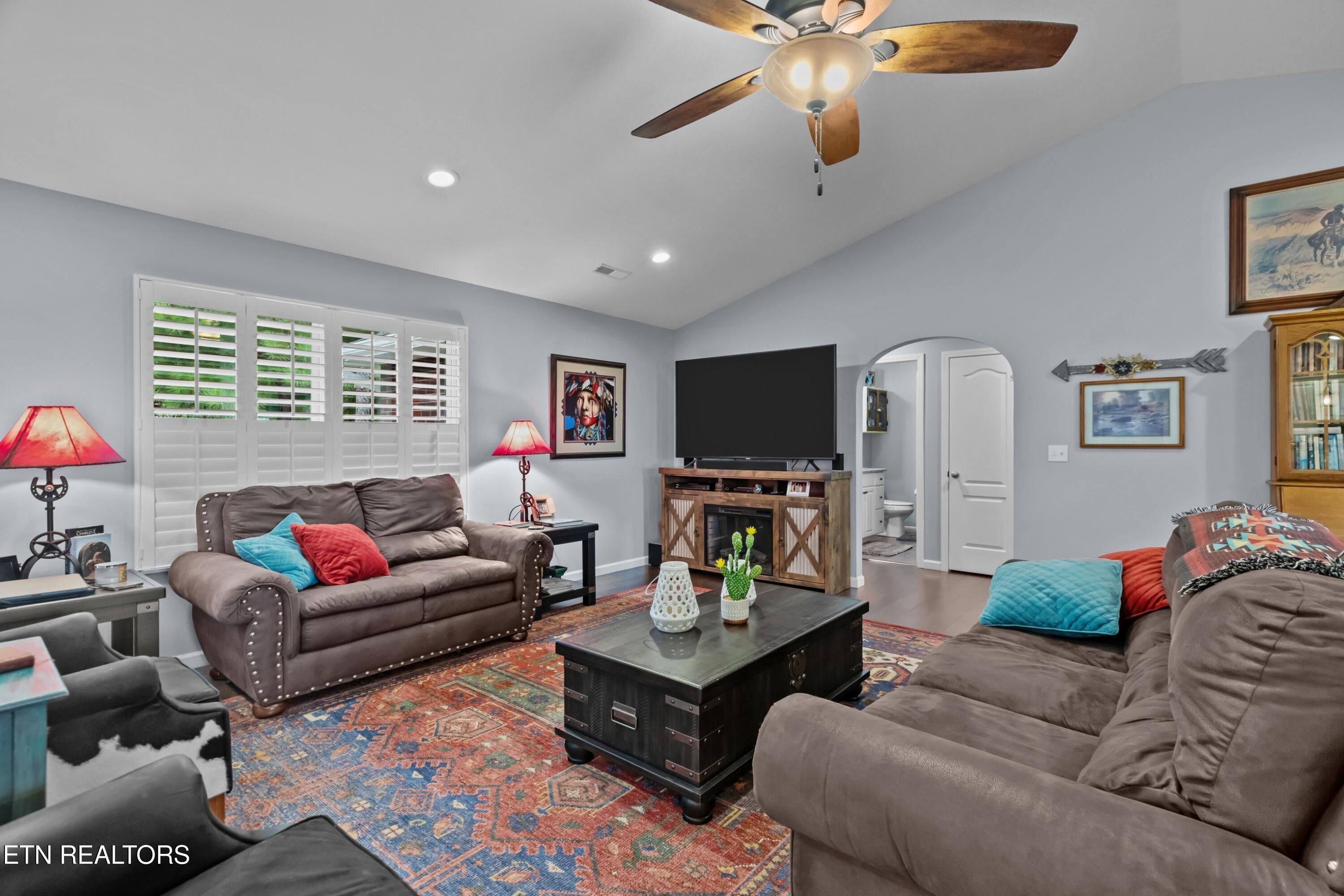 136 Crosslake Lane Dandridge TN 37725