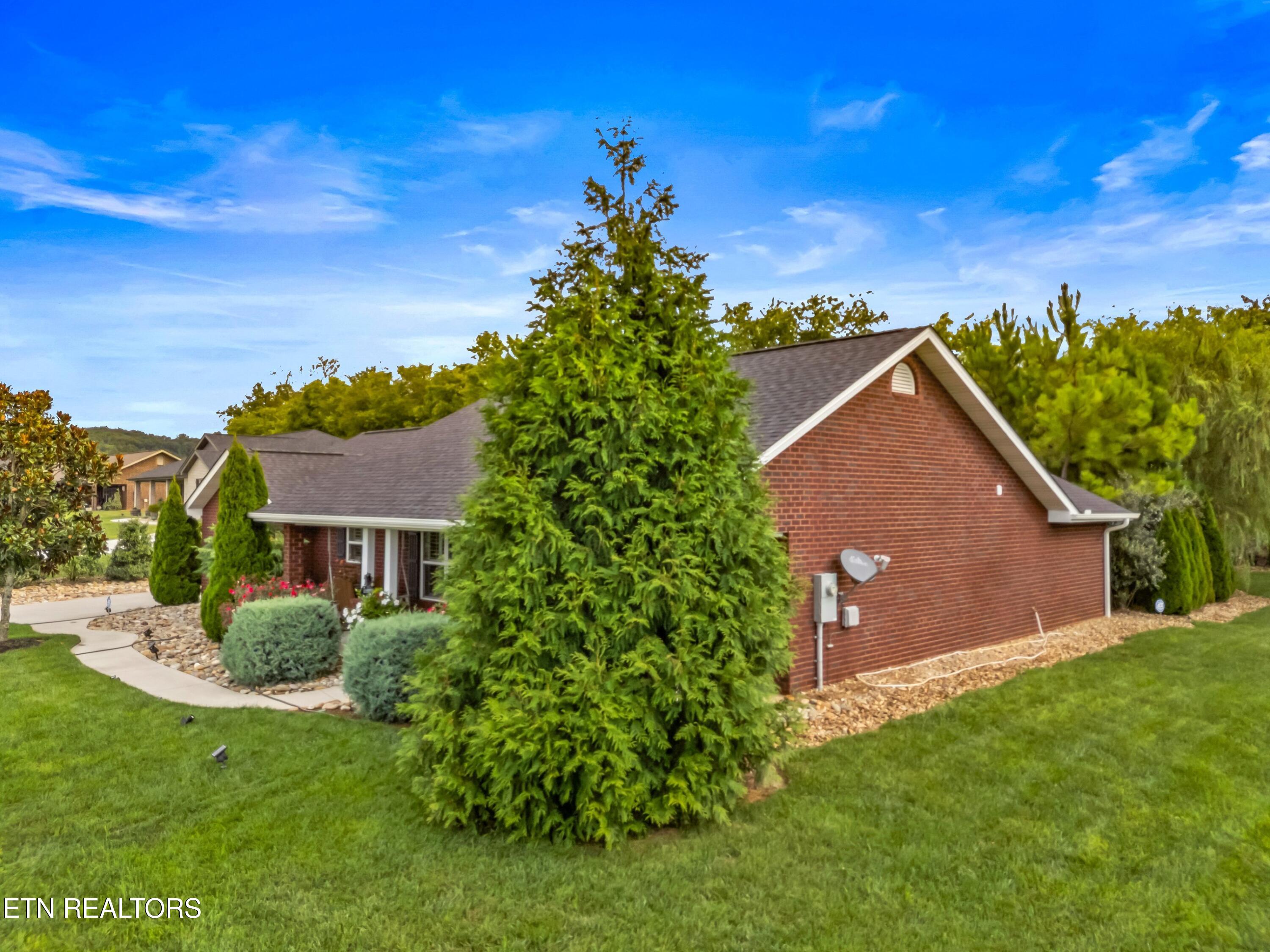 136 Crosslake Lane Dandridge TN 37725
