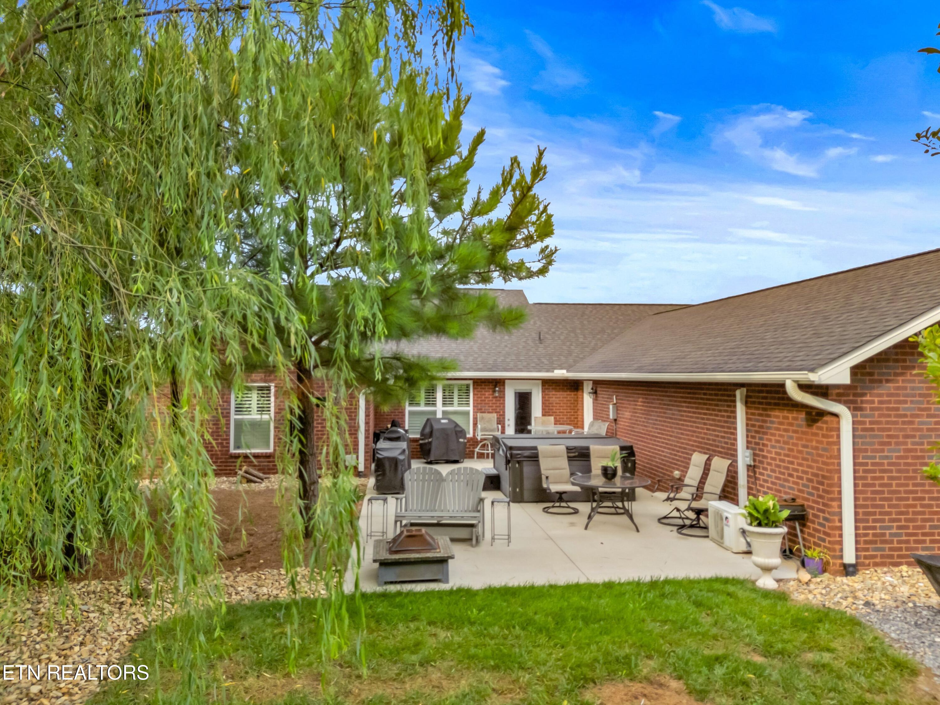 136 Crosslake Lane Dandridge TN 37725