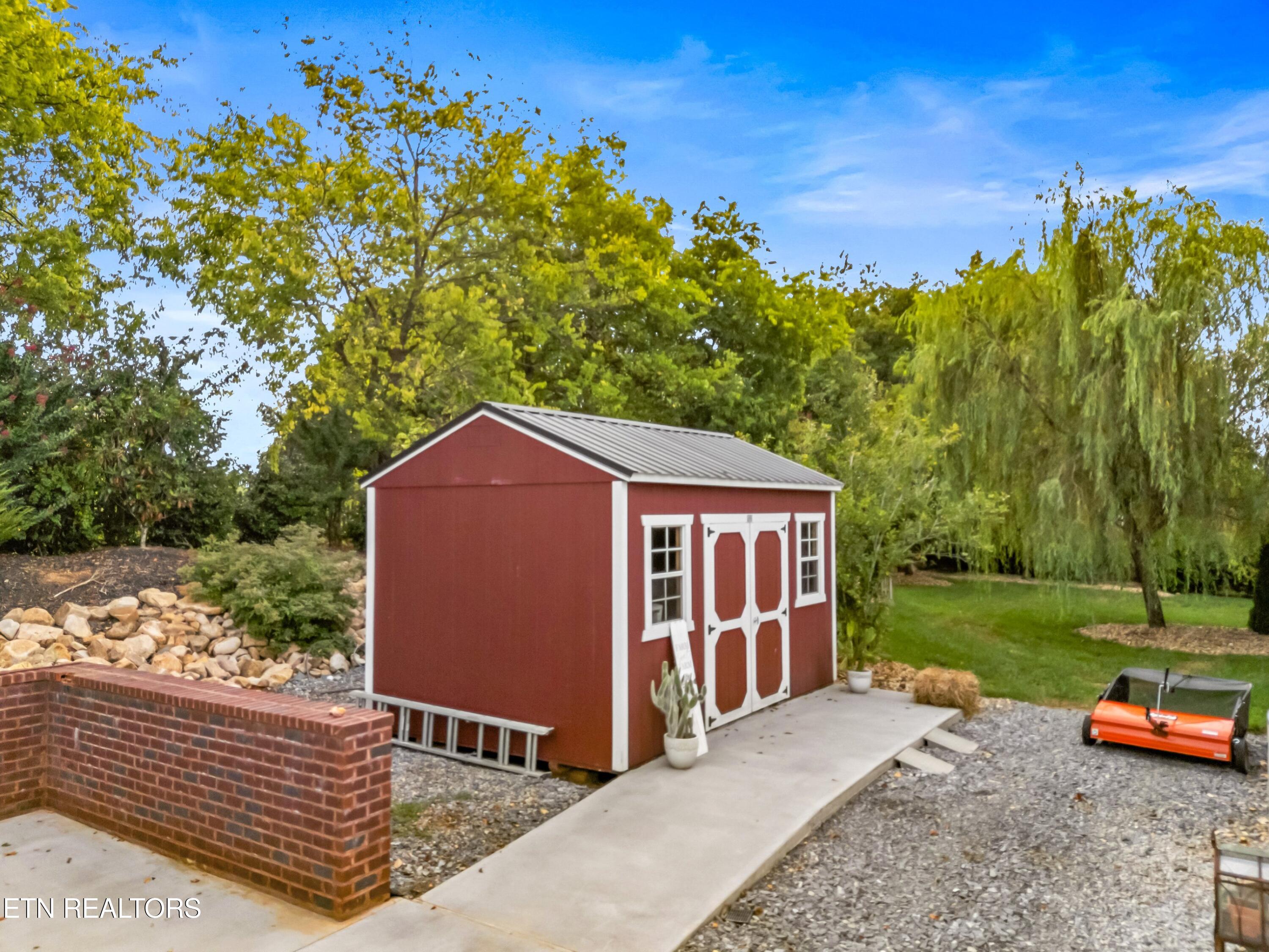 136 Crosslake Lane Dandridge TN 37725