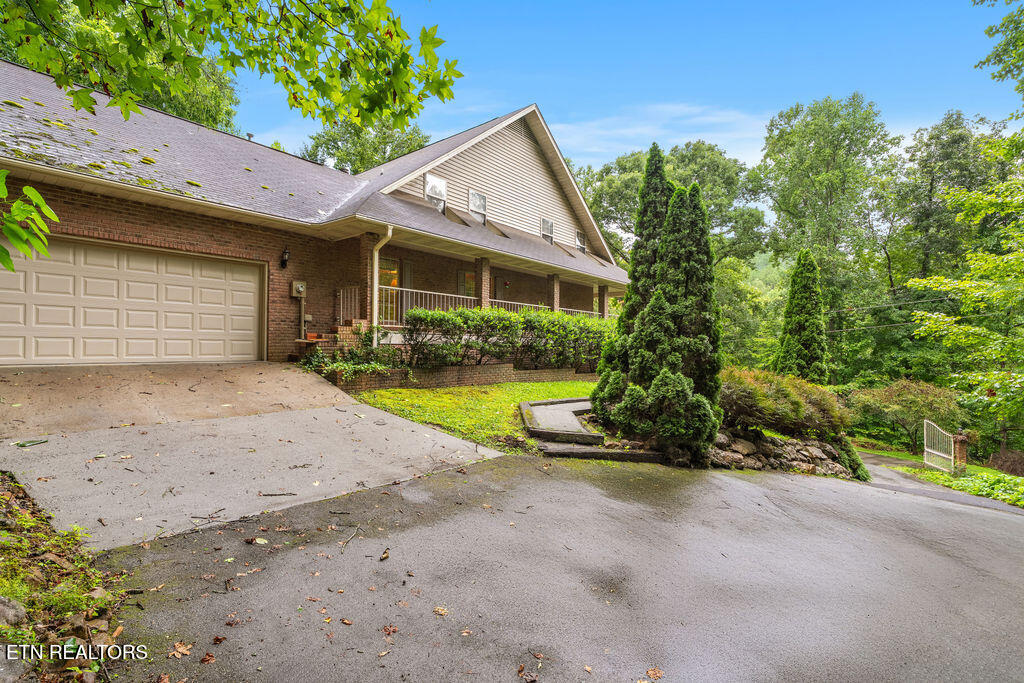 3012 Roaring Creek Way Sevierville TN 37862