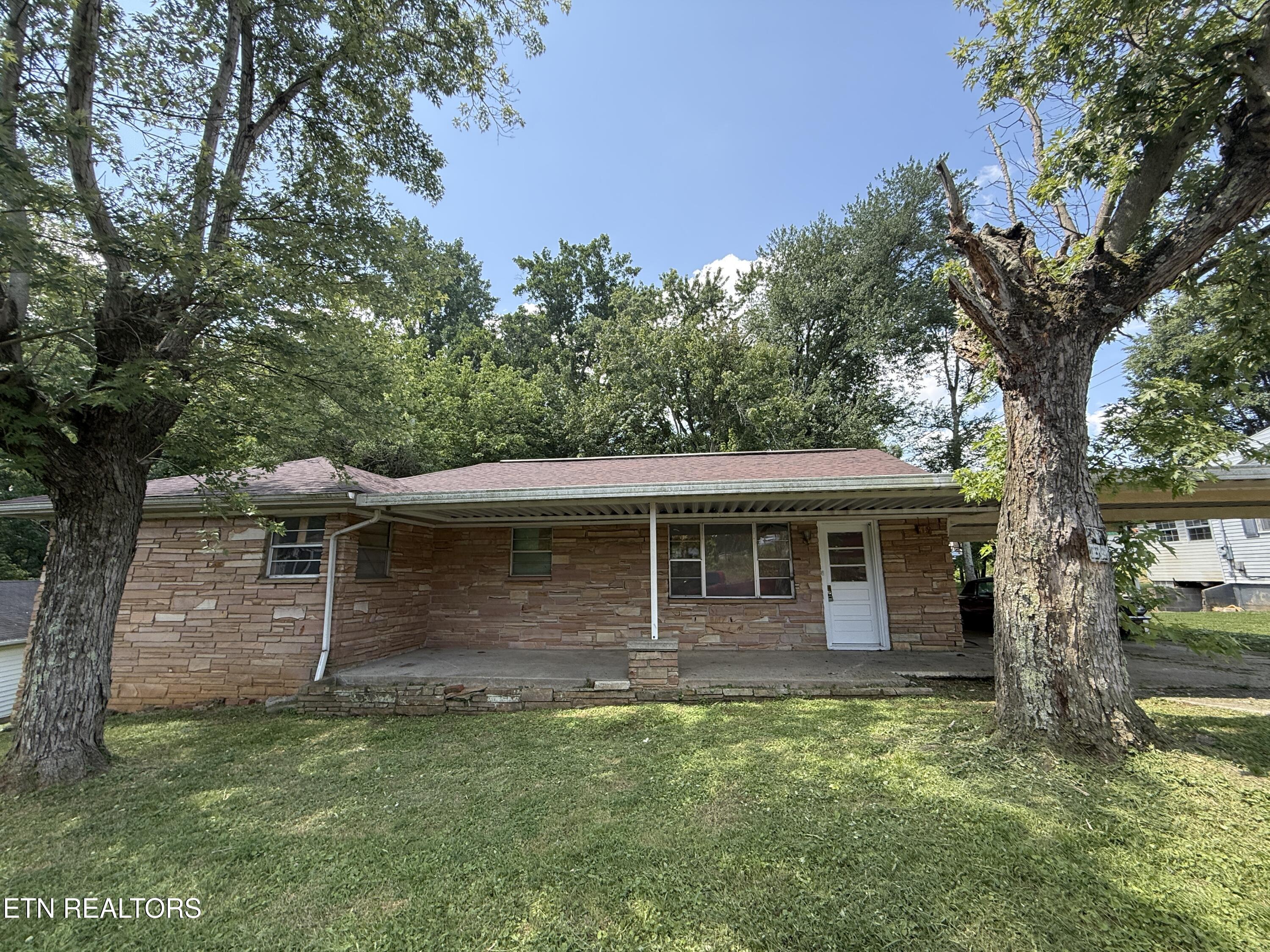 419 Carlock Avenue Harriman TN 37748