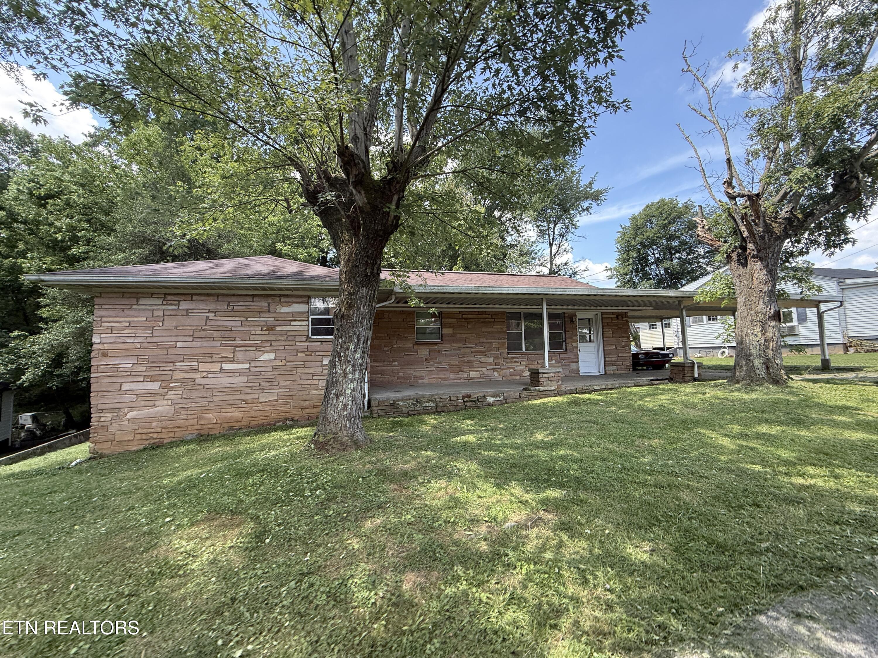 419 Carlock Avenue Harriman TN 37748