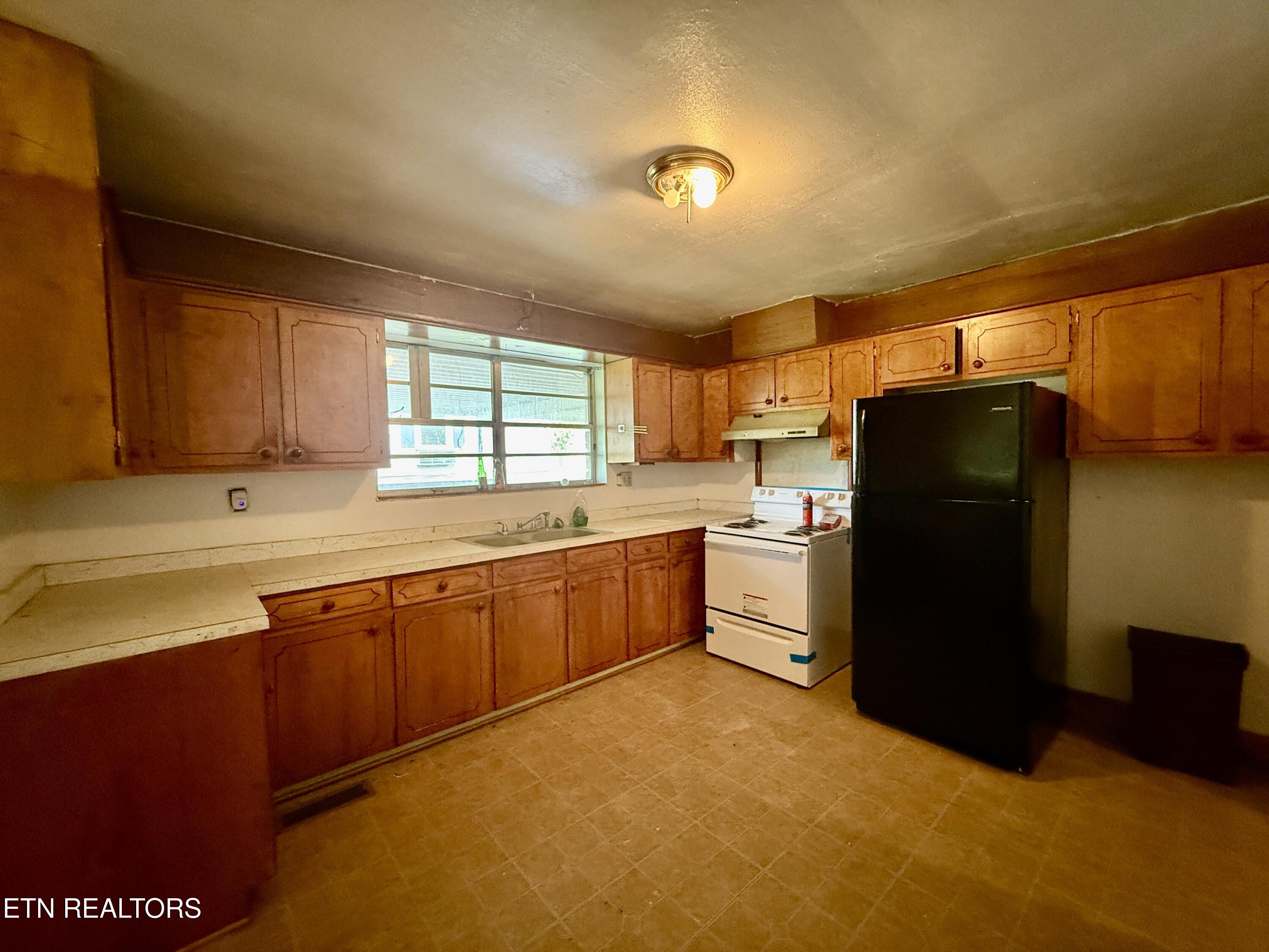 419 Carlock Avenue Harriman TN 37748