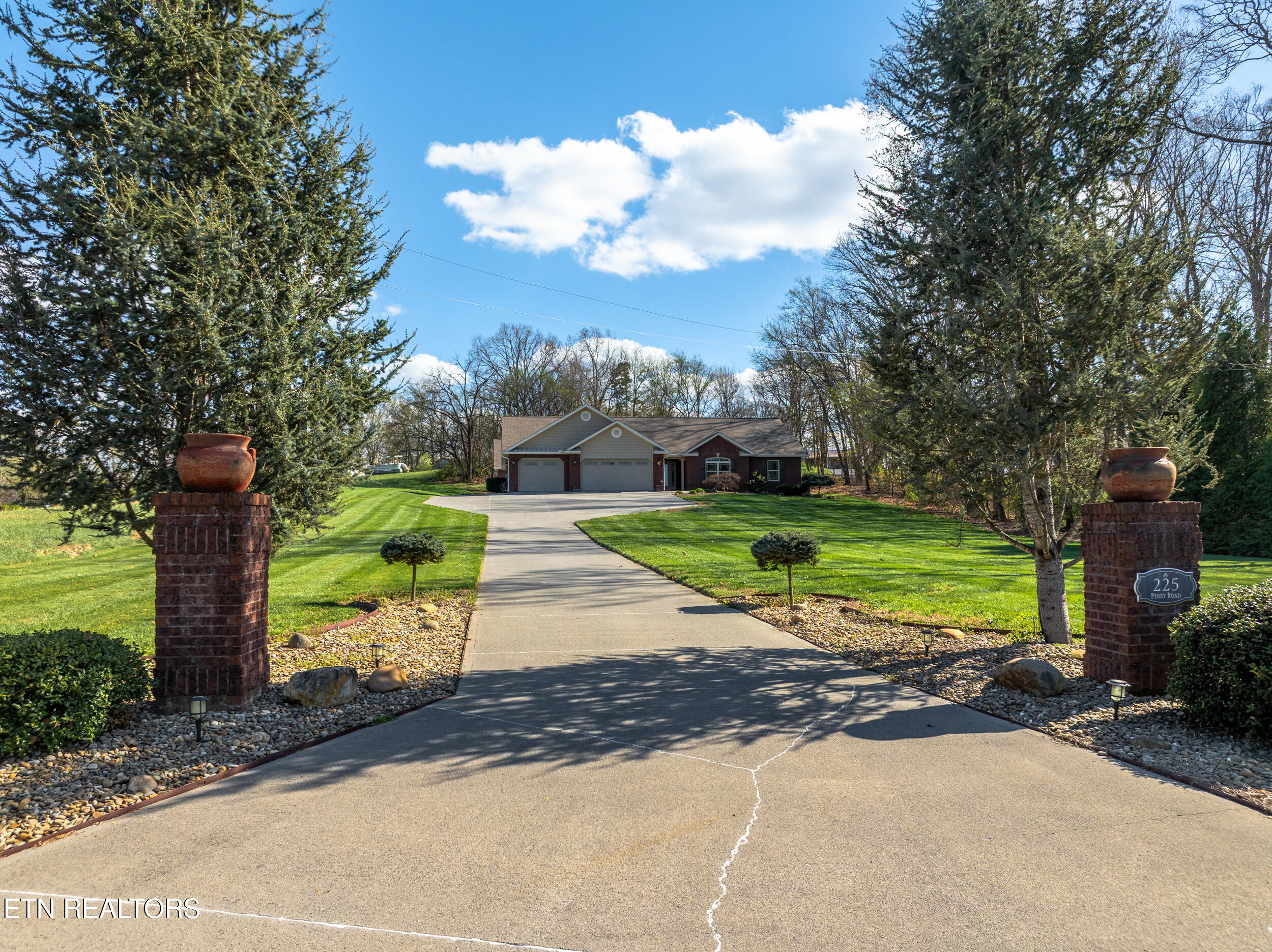 225 Piney Road Kodak TN 37764
