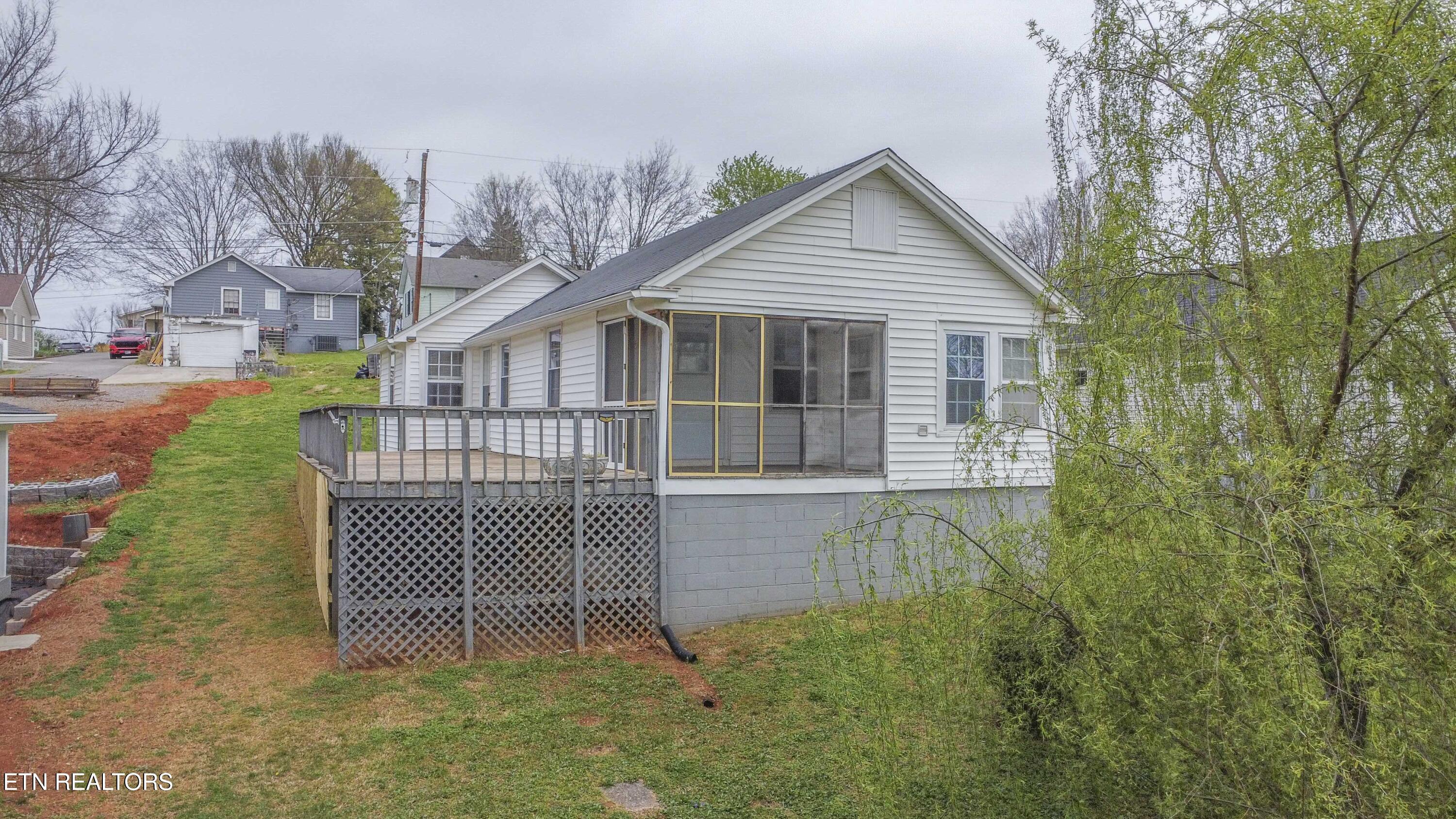 1009 E 1st Avenue Lenoir City TN 37771