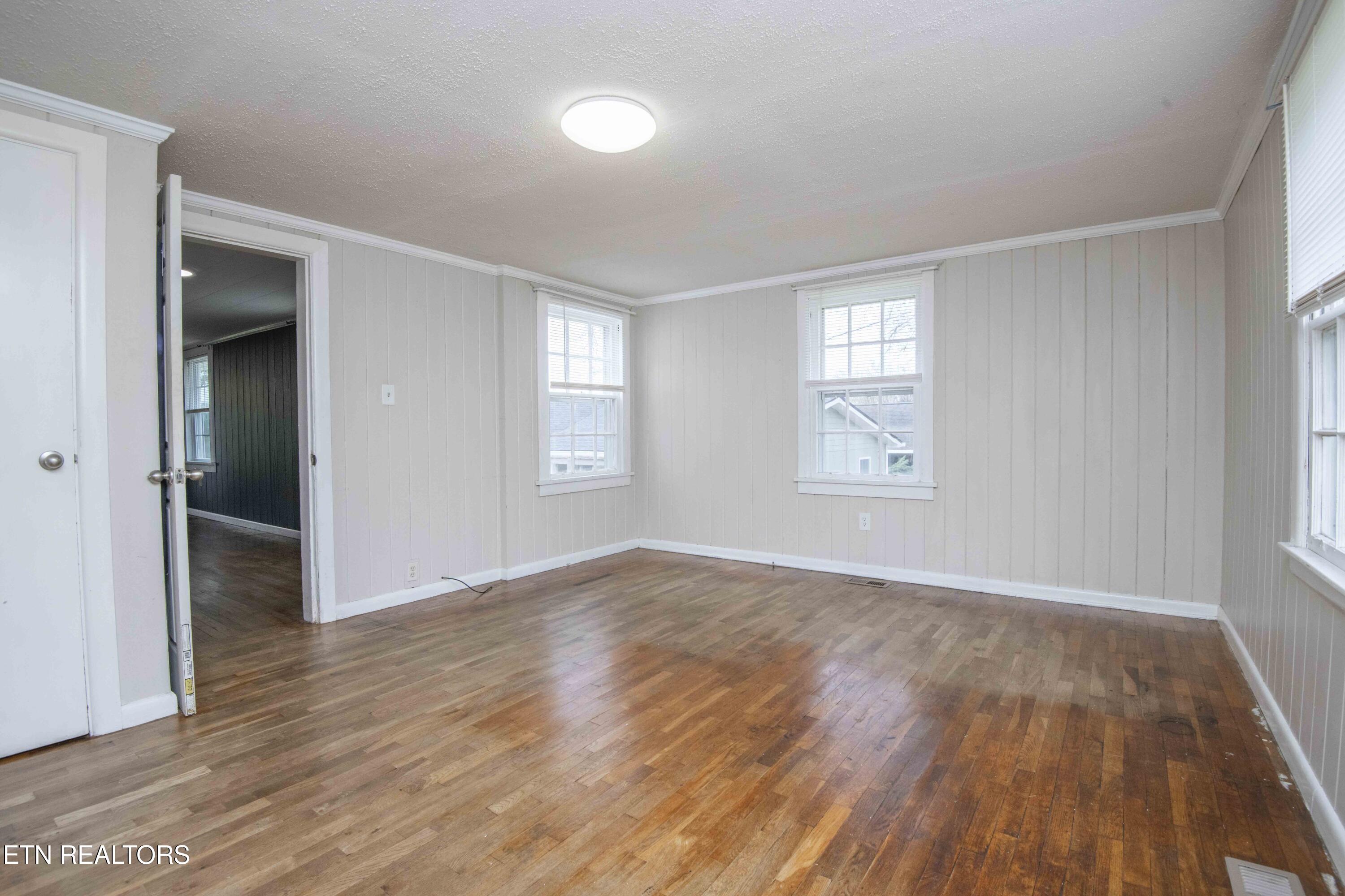 1009 E 1st Avenue Lenoir City TN 37771