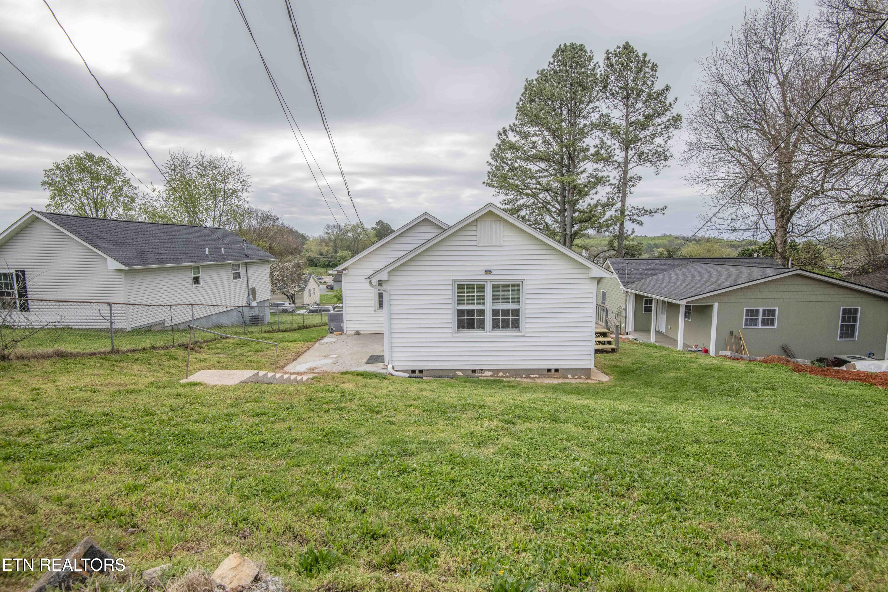 1009 E 1st Avenue Lenoir City TN 37771