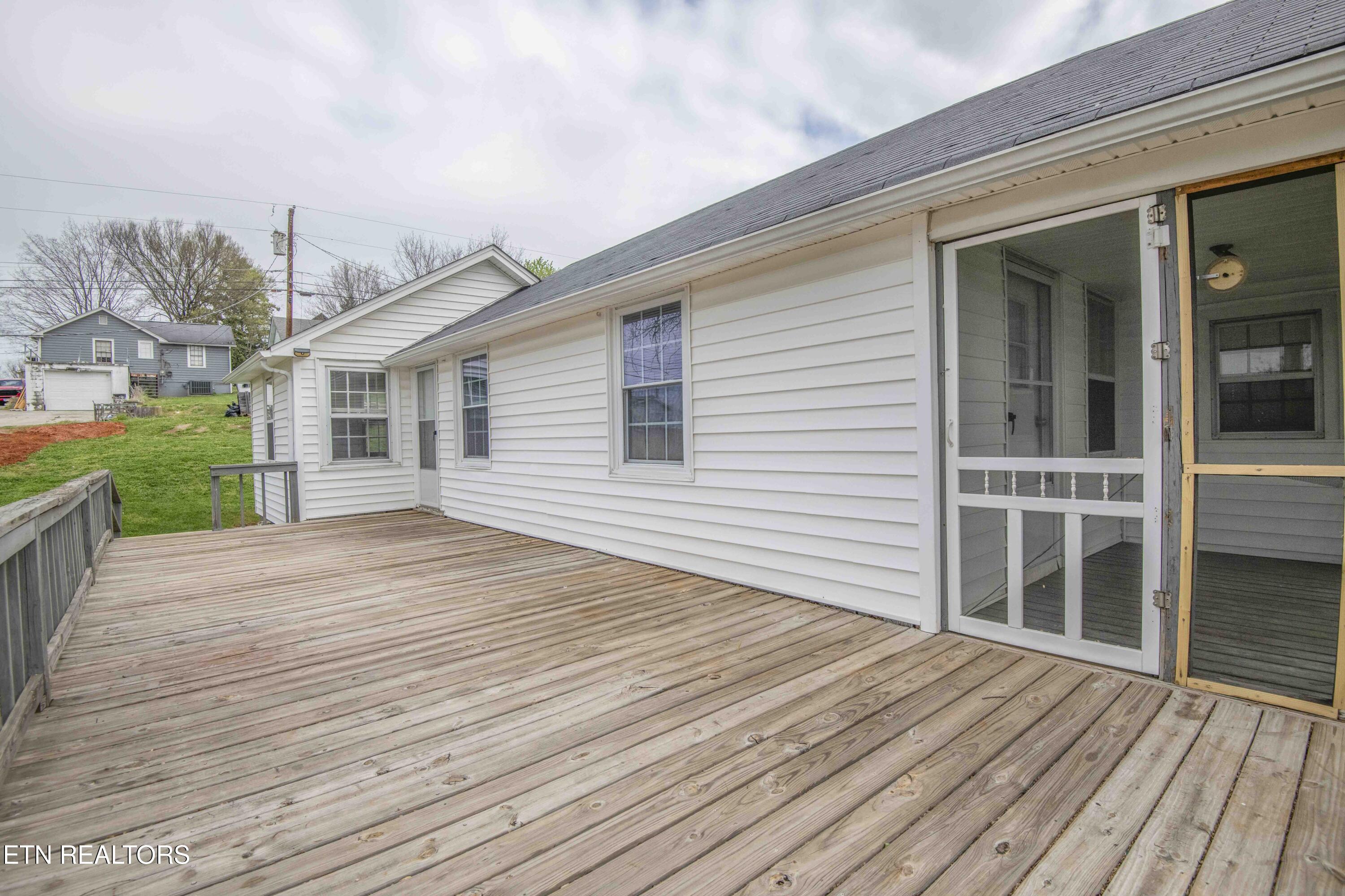 1009 E 1st Avenue Lenoir City TN 37771