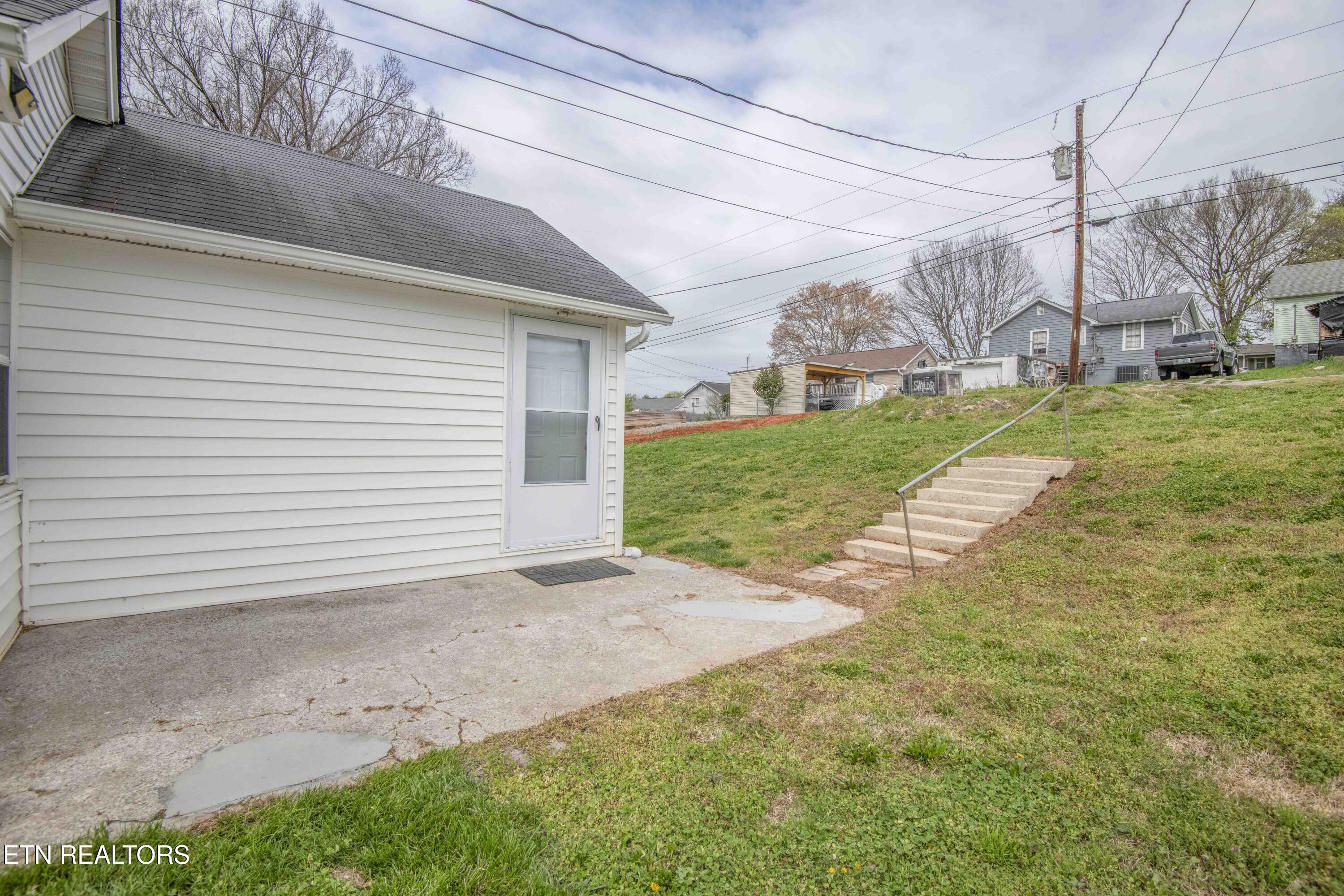 1009 E 1st Avenue Lenoir City TN 37771