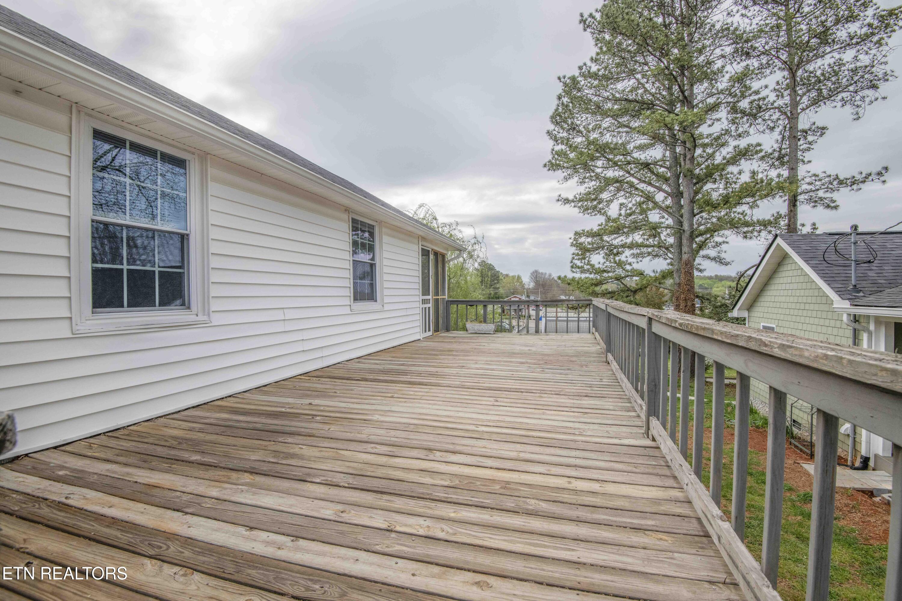 1009 E 1st Avenue Lenoir City TN 37771