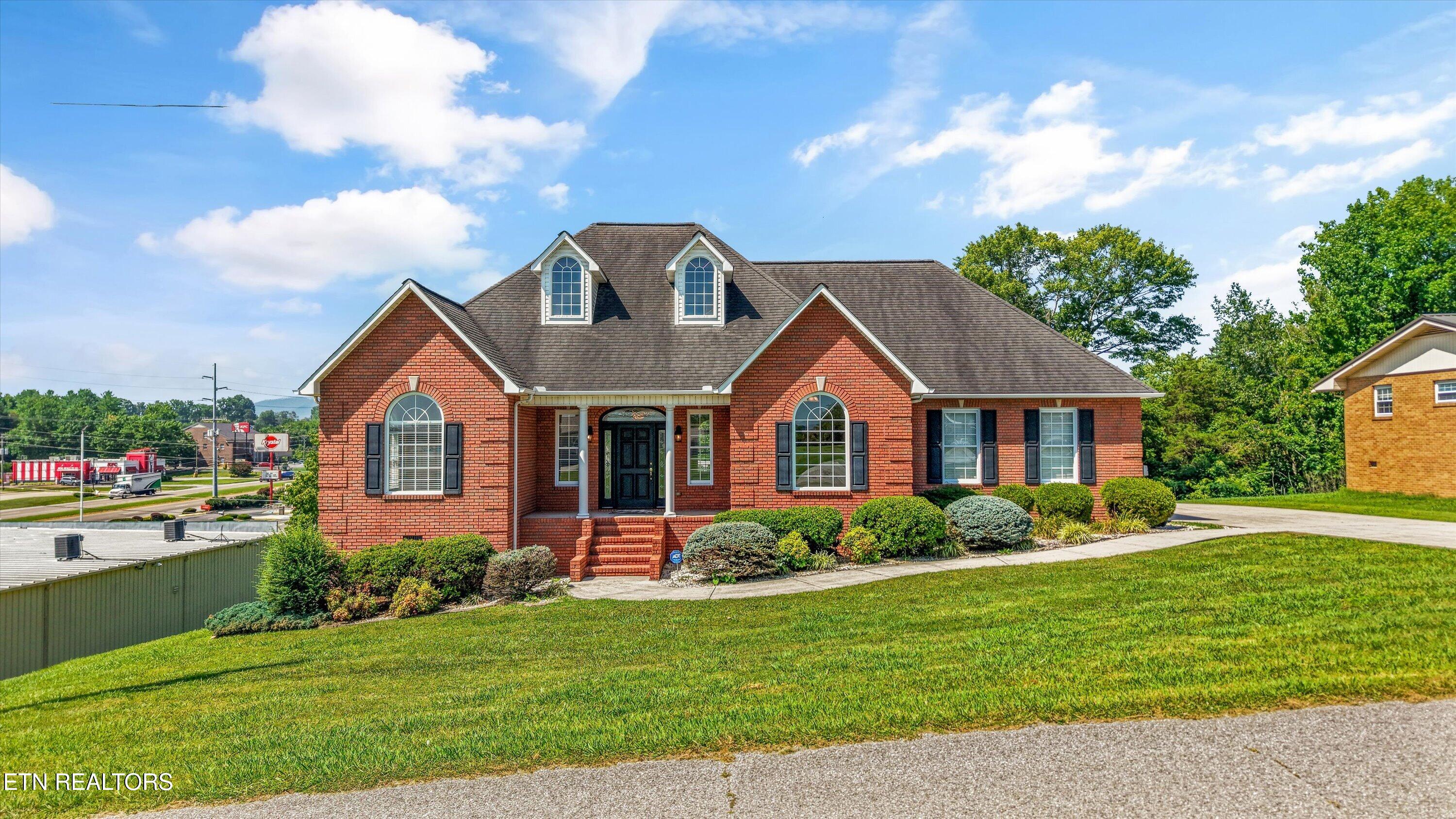 111 Colonial Heights Lafollette TN 37766