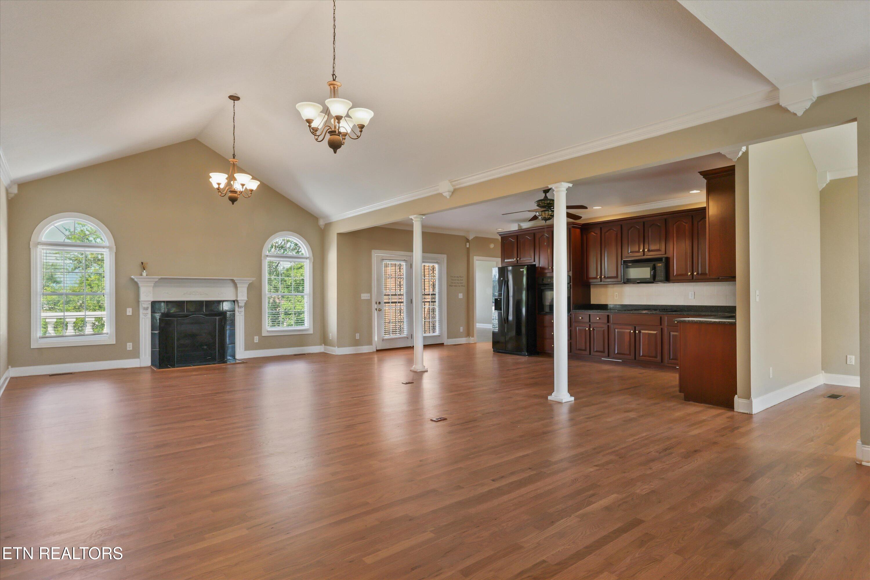 111 Colonial Heights Lafollette TN 37766