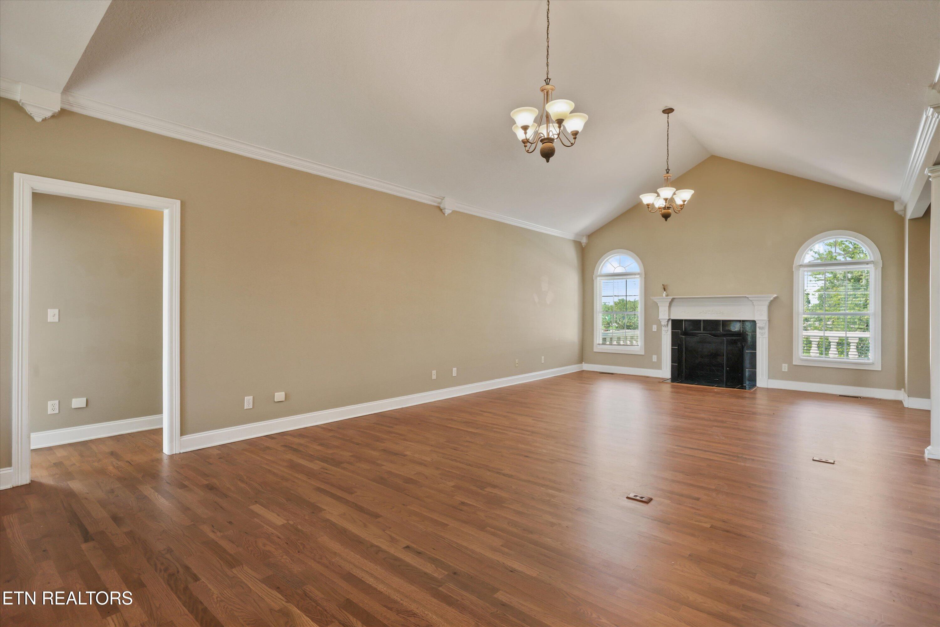 111 Colonial Heights Lafollette TN 37766