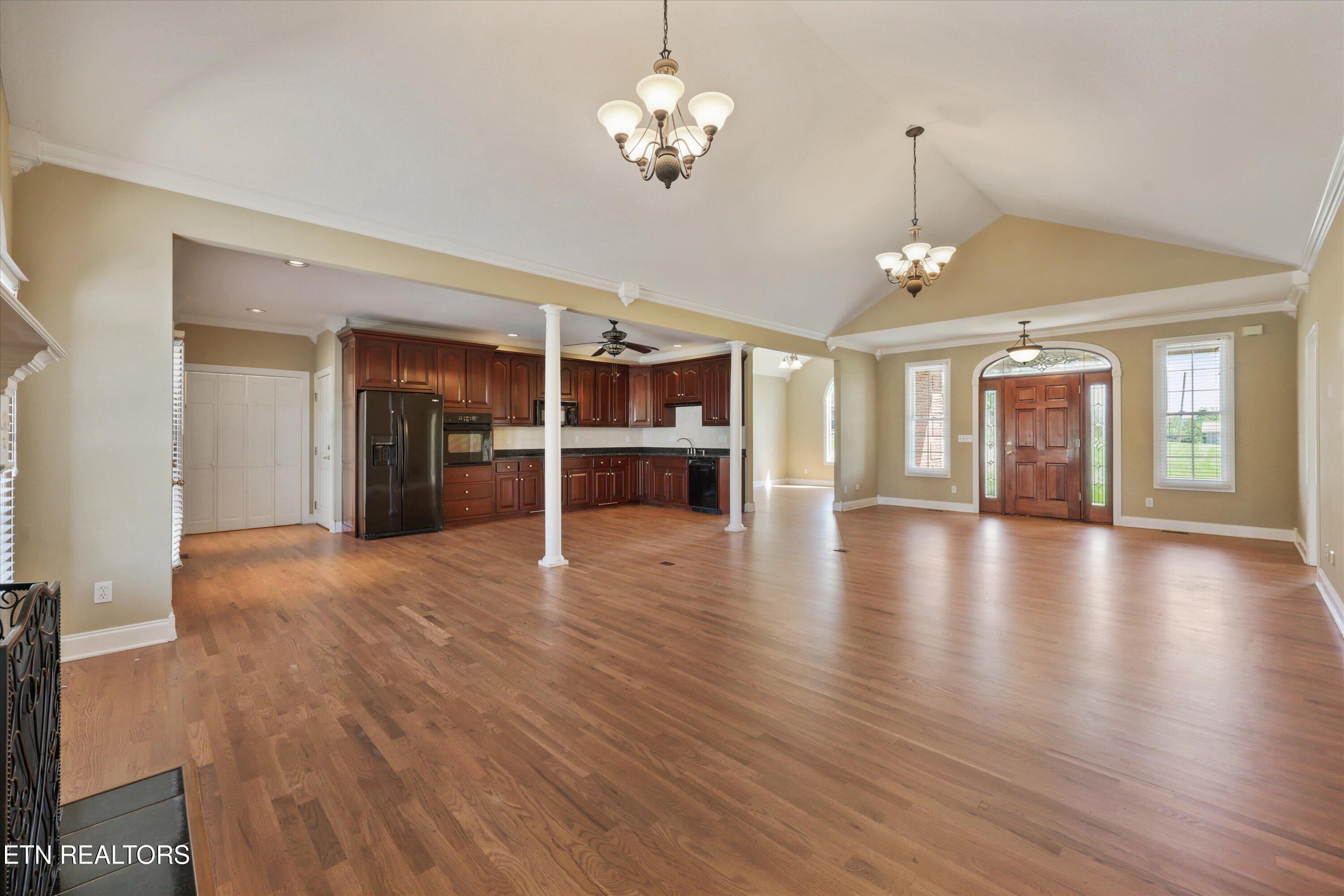 111 Colonial Heights Lafollette TN 37766