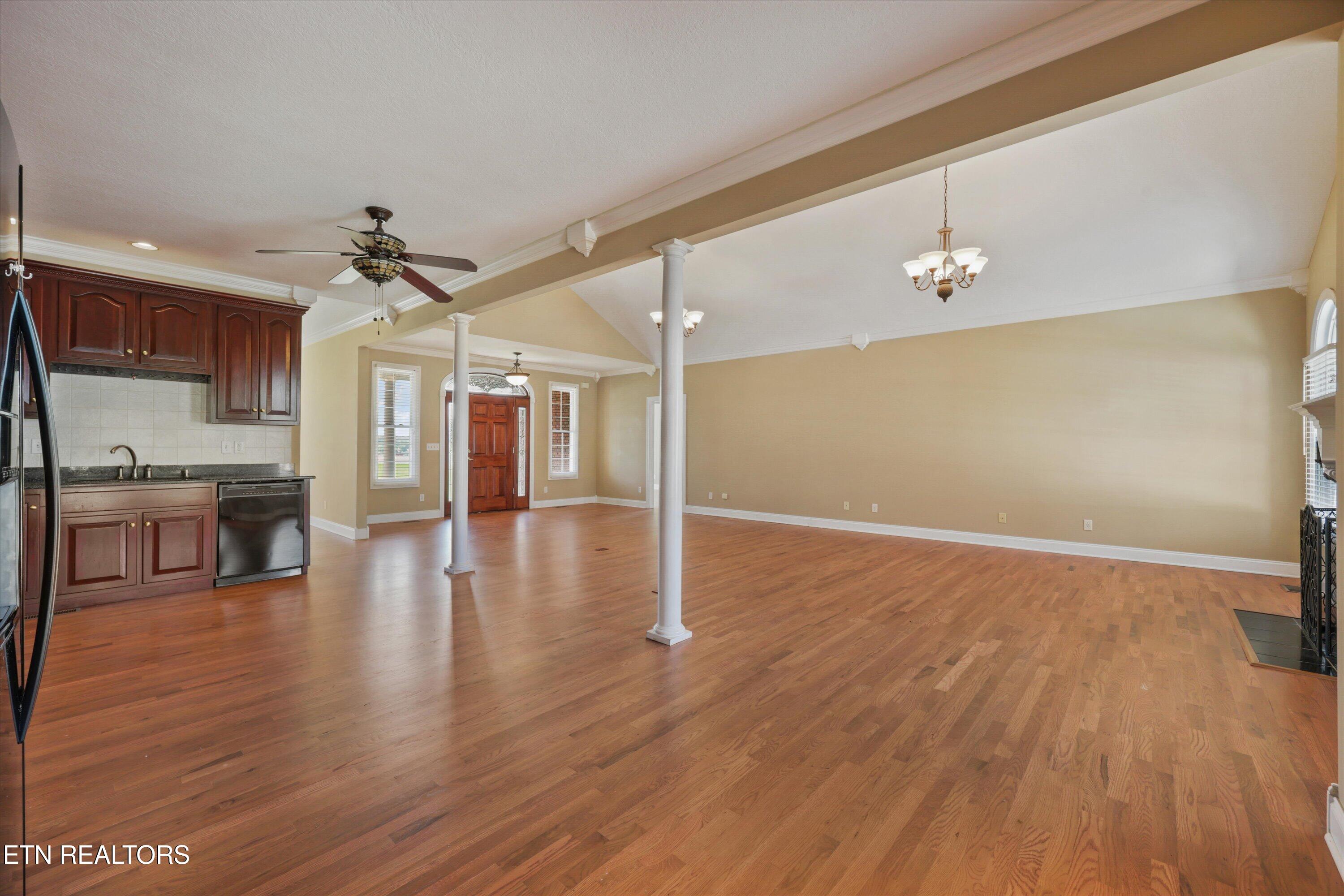 111 Colonial Heights Lafollette TN 37766