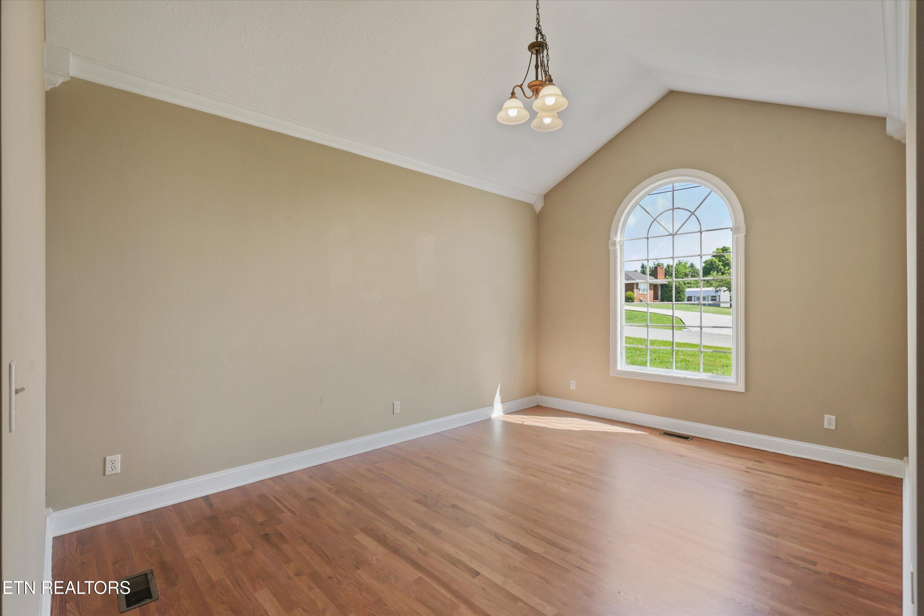 111 Colonial Heights Lafollette TN 37766