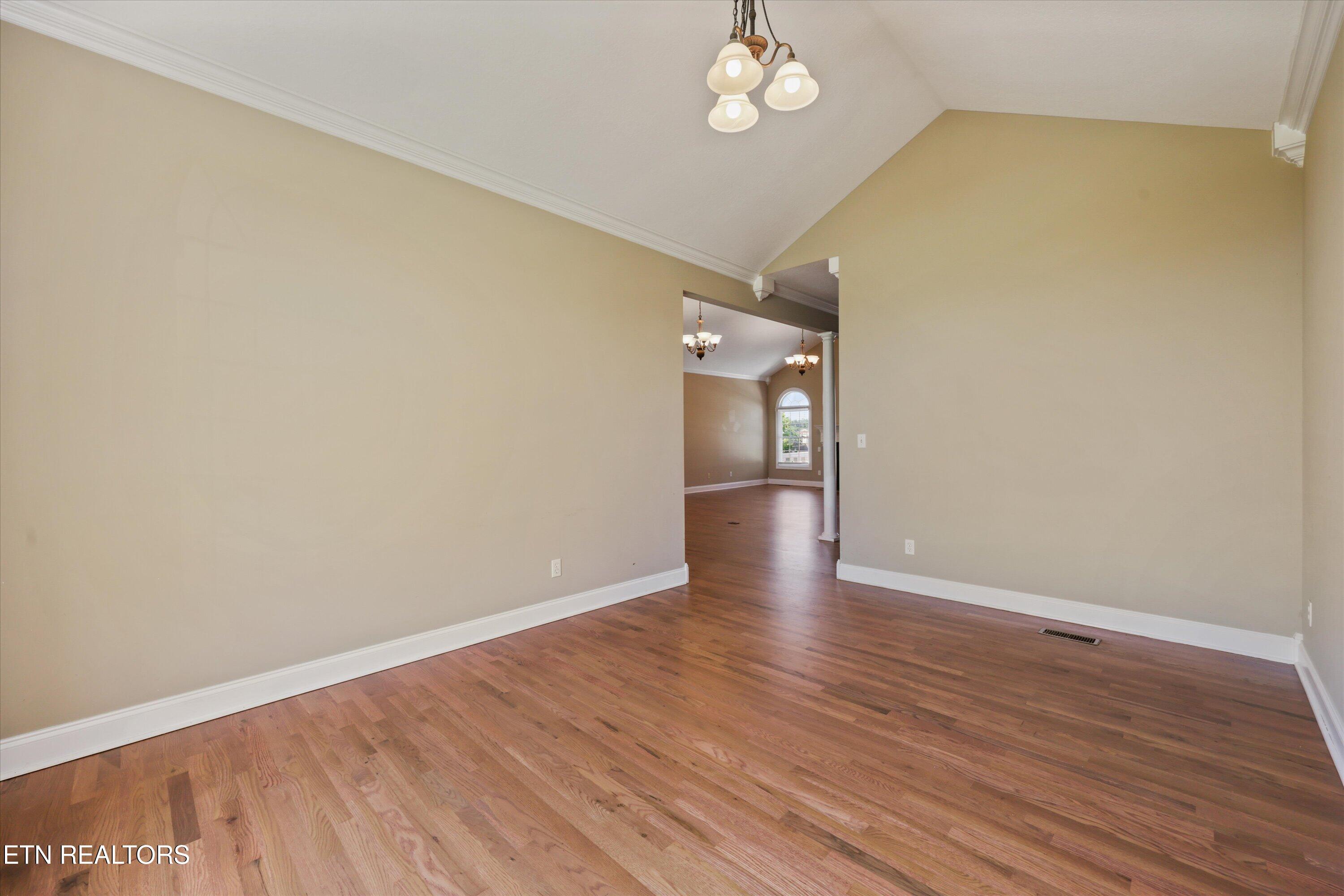 111 Colonial Heights Lafollette TN 37766