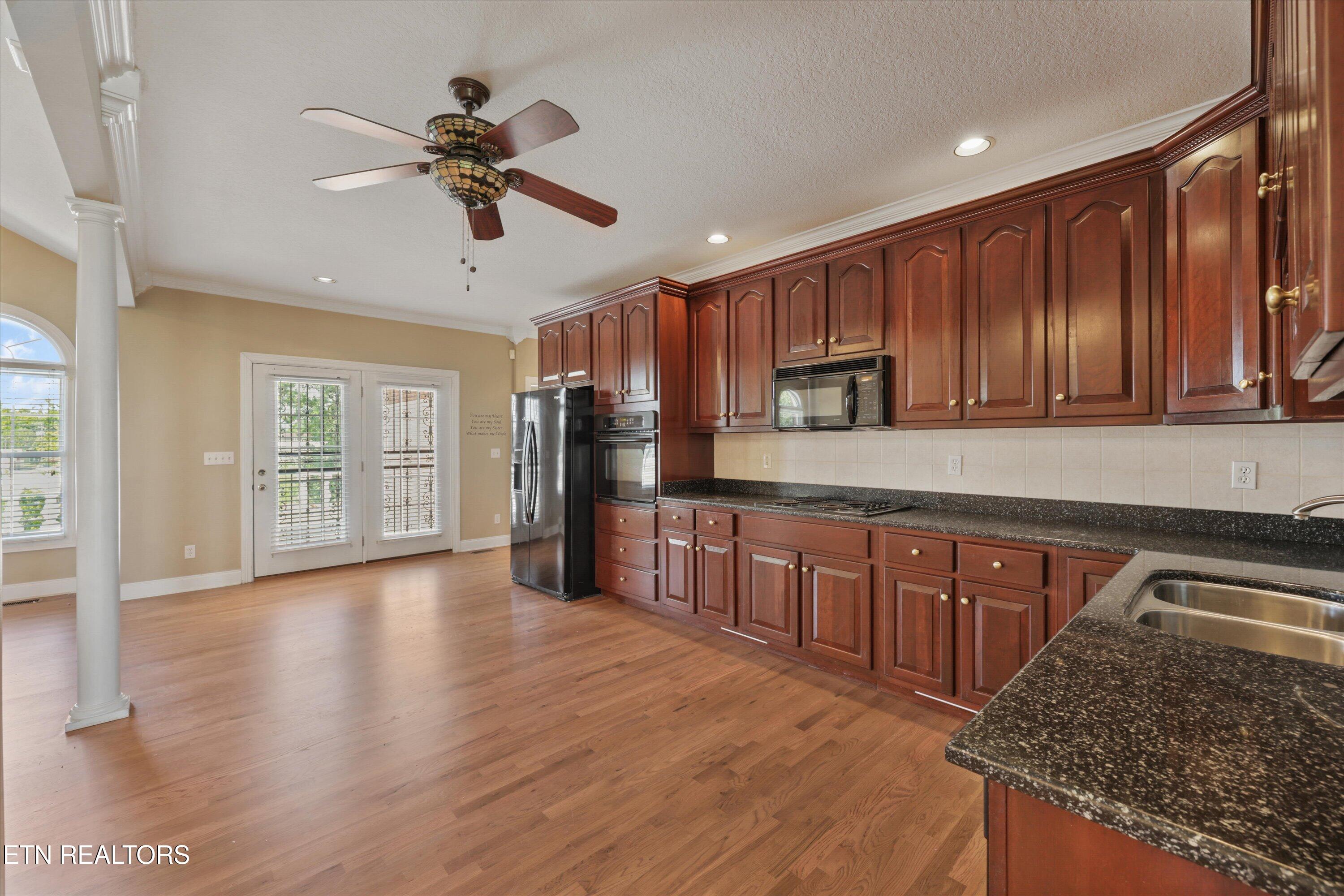111 Colonial Heights Lafollette TN 37766