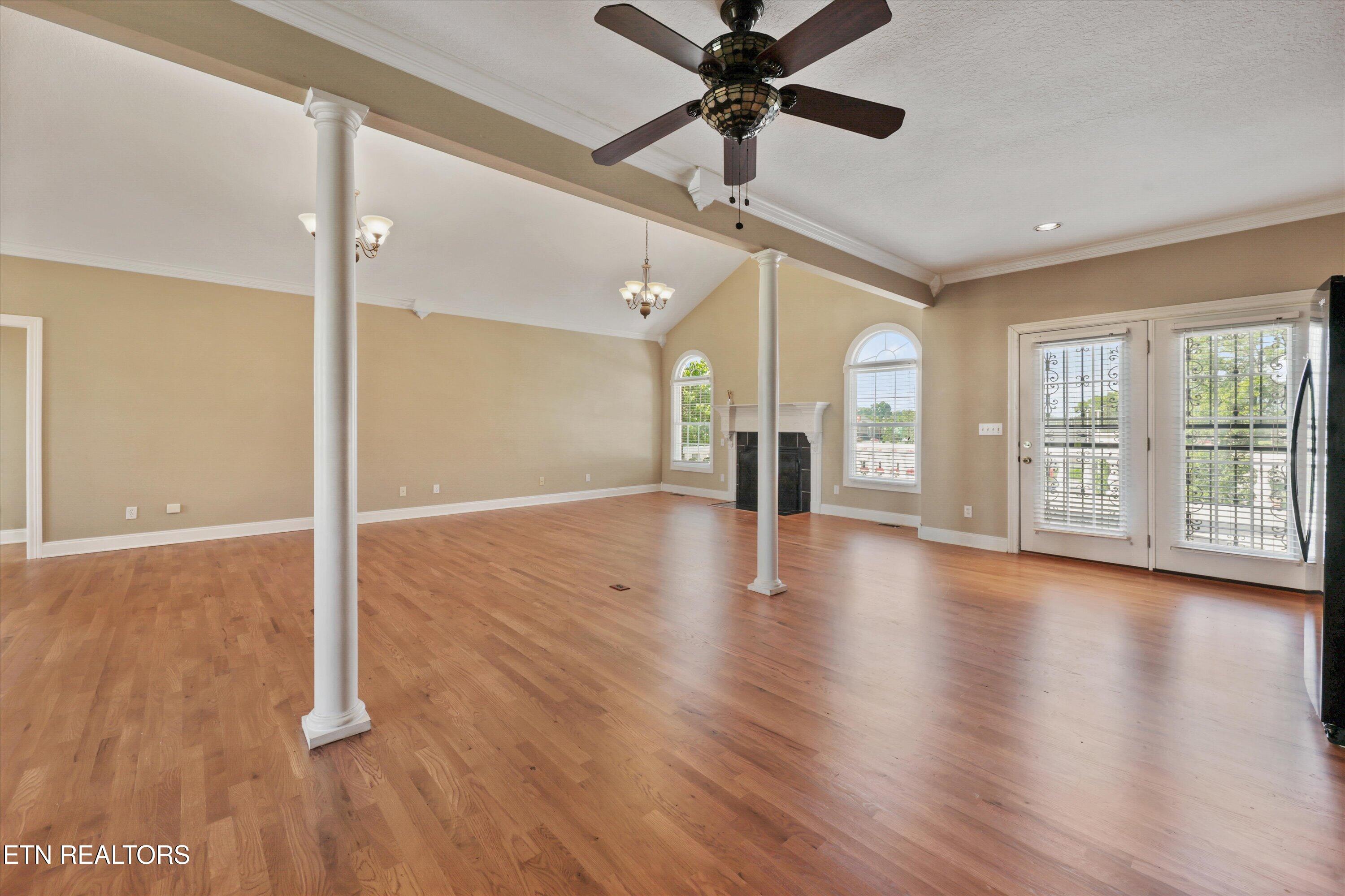 111 Colonial Heights Lafollette TN 37766