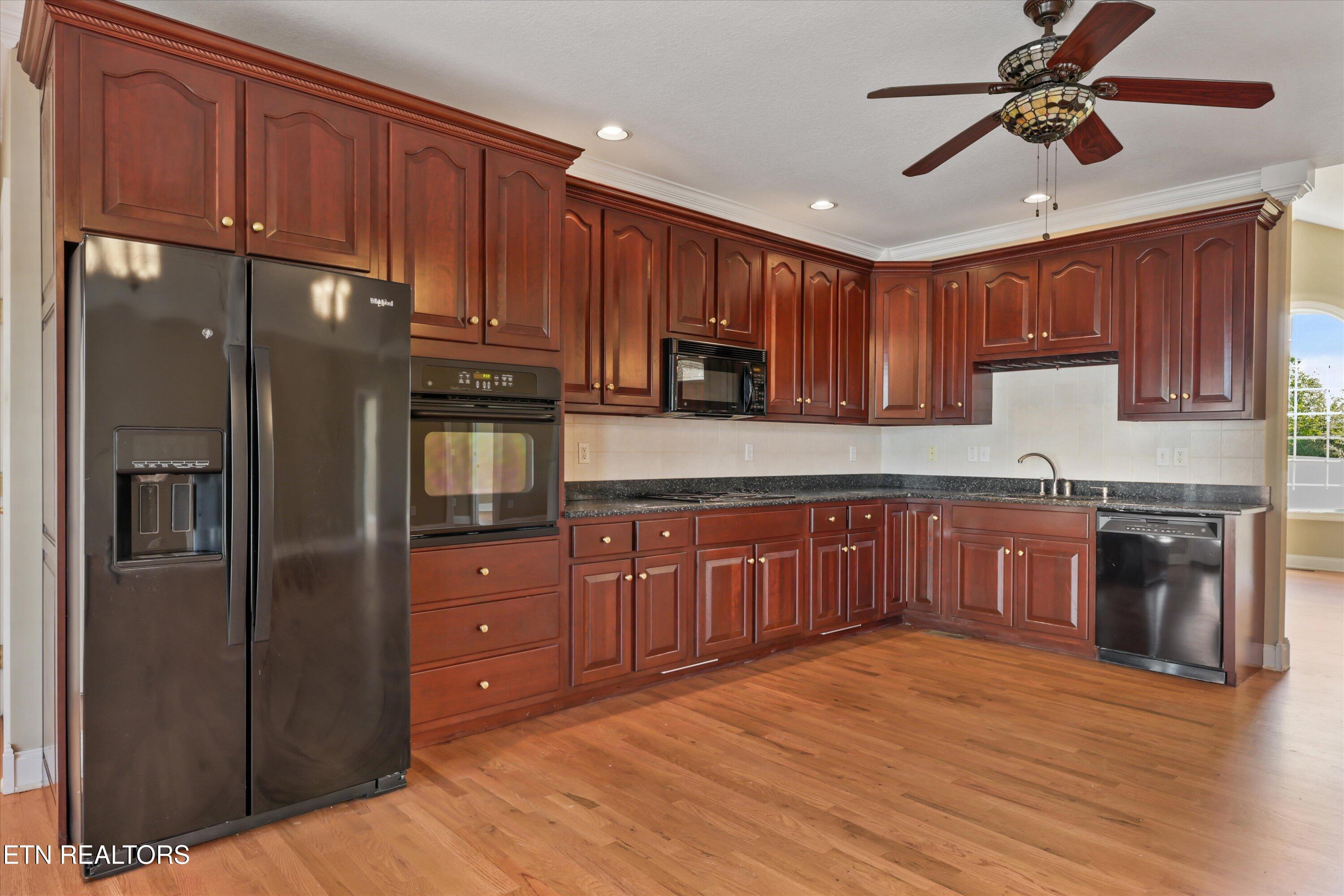 111 Colonial Heights Lafollette TN 37766