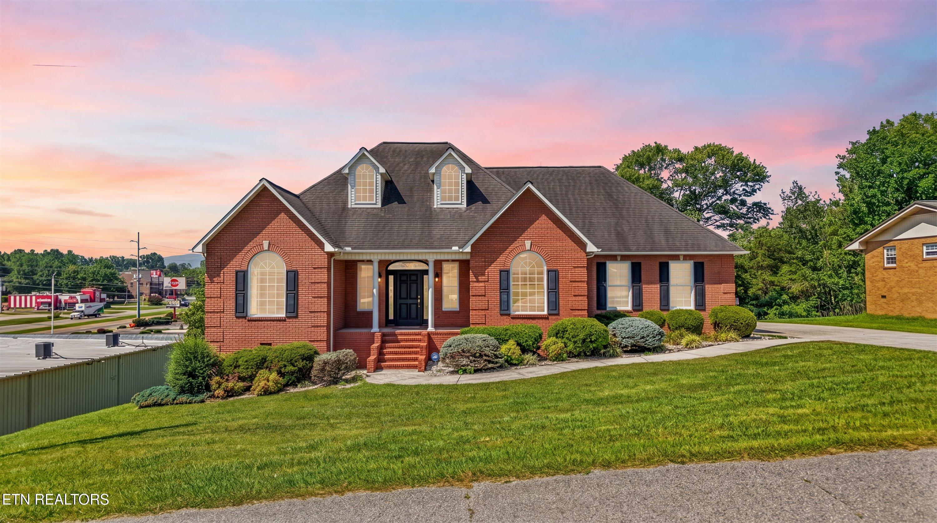 111 Colonial Heights Lafollette TN 37766