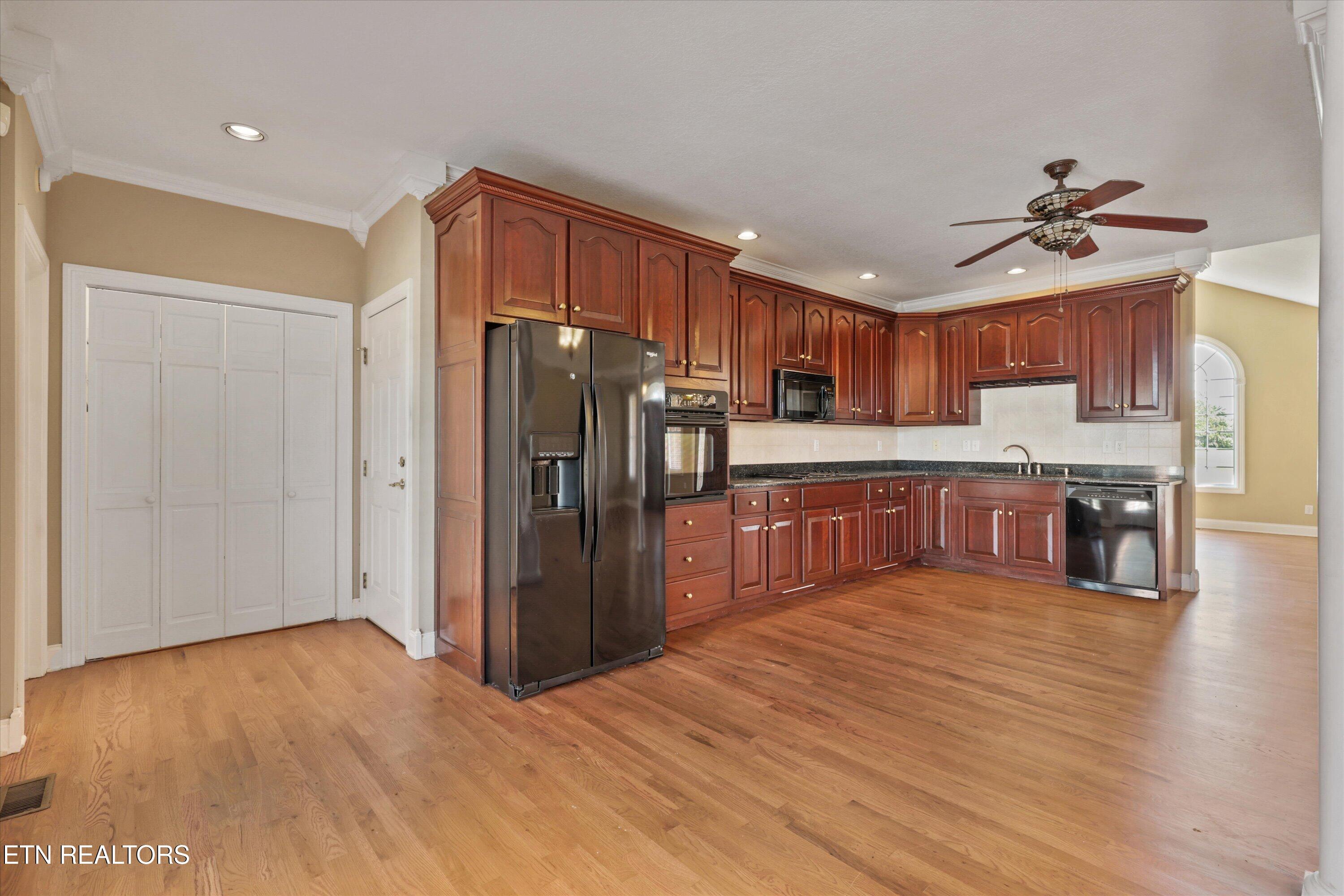 111 Colonial Heights Lafollette TN 37766
