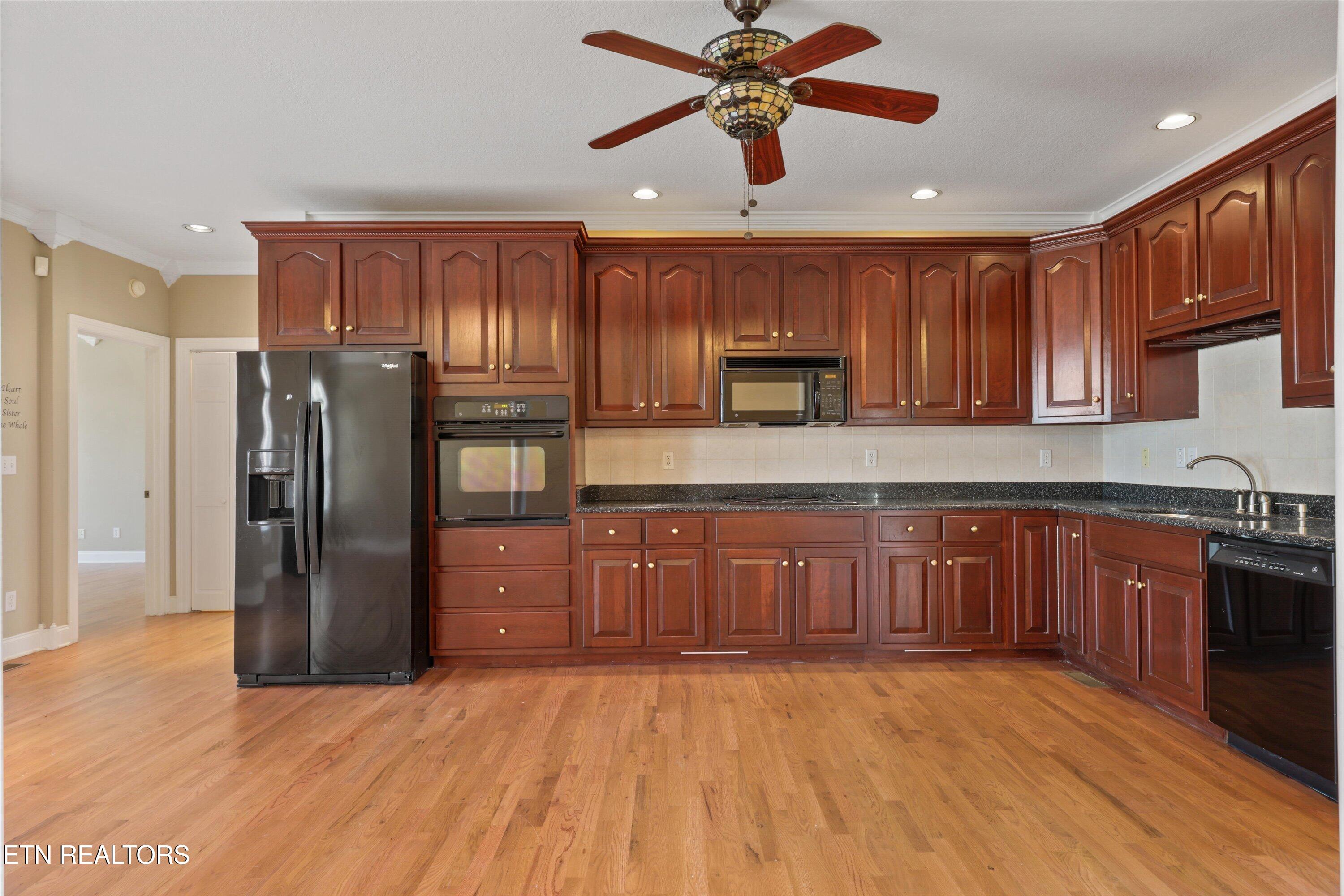 111 Colonial Heights Lafollette TN 37766