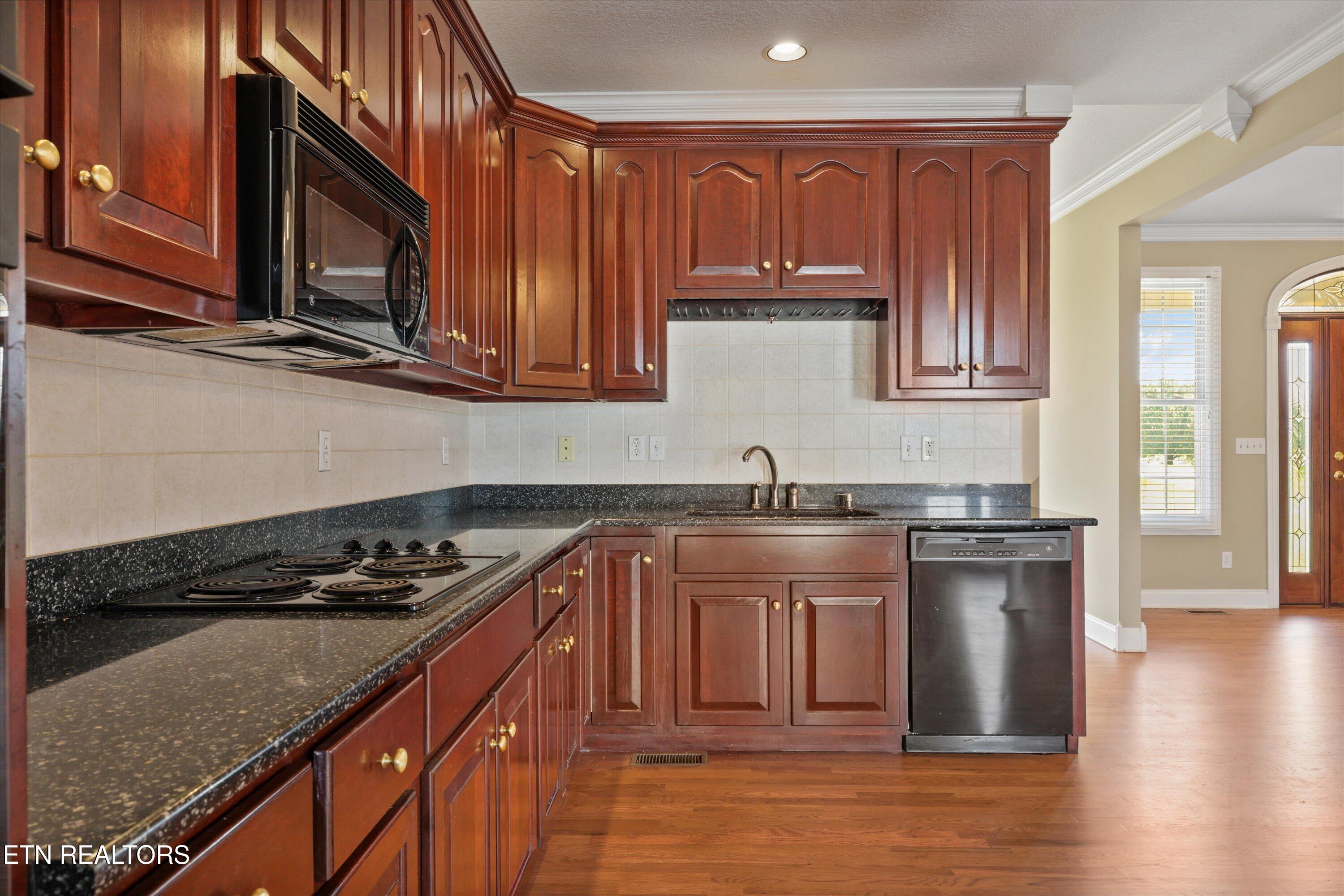111 Colonial Heights Lafollette TN 37766