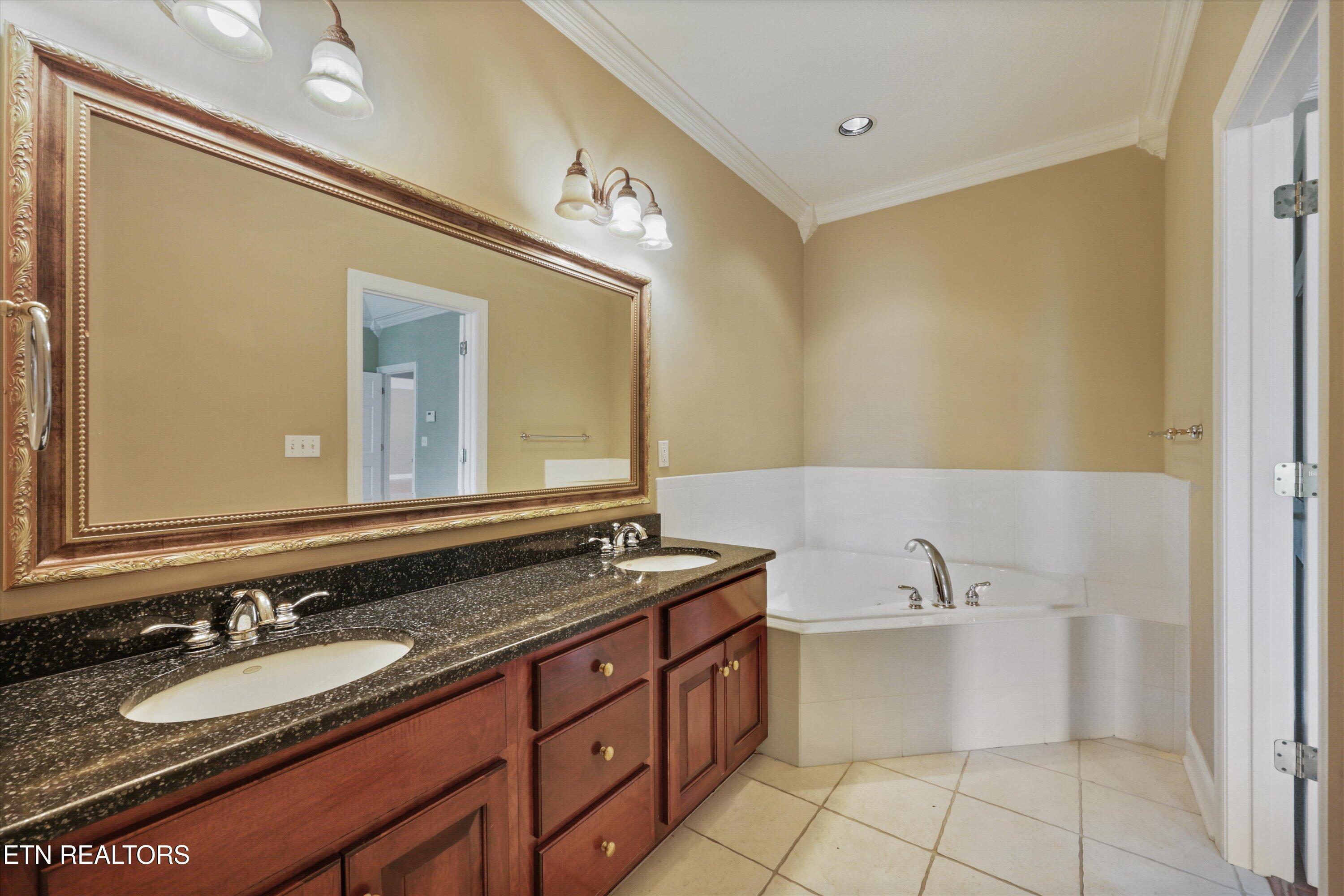 111 Colonial Heights Lafollette TN 37766
