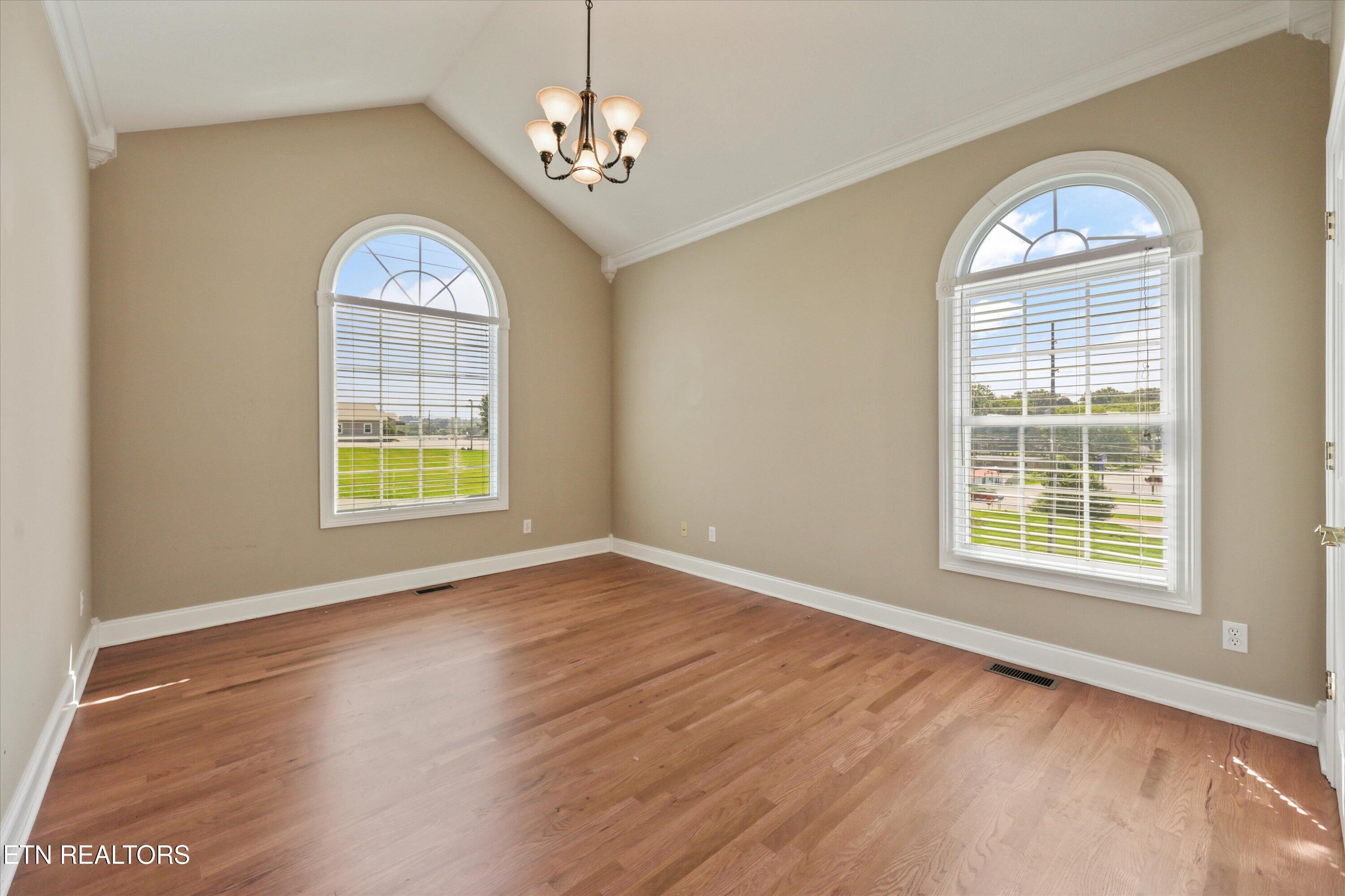 111 Colonial Heights Lafollette TN 37766