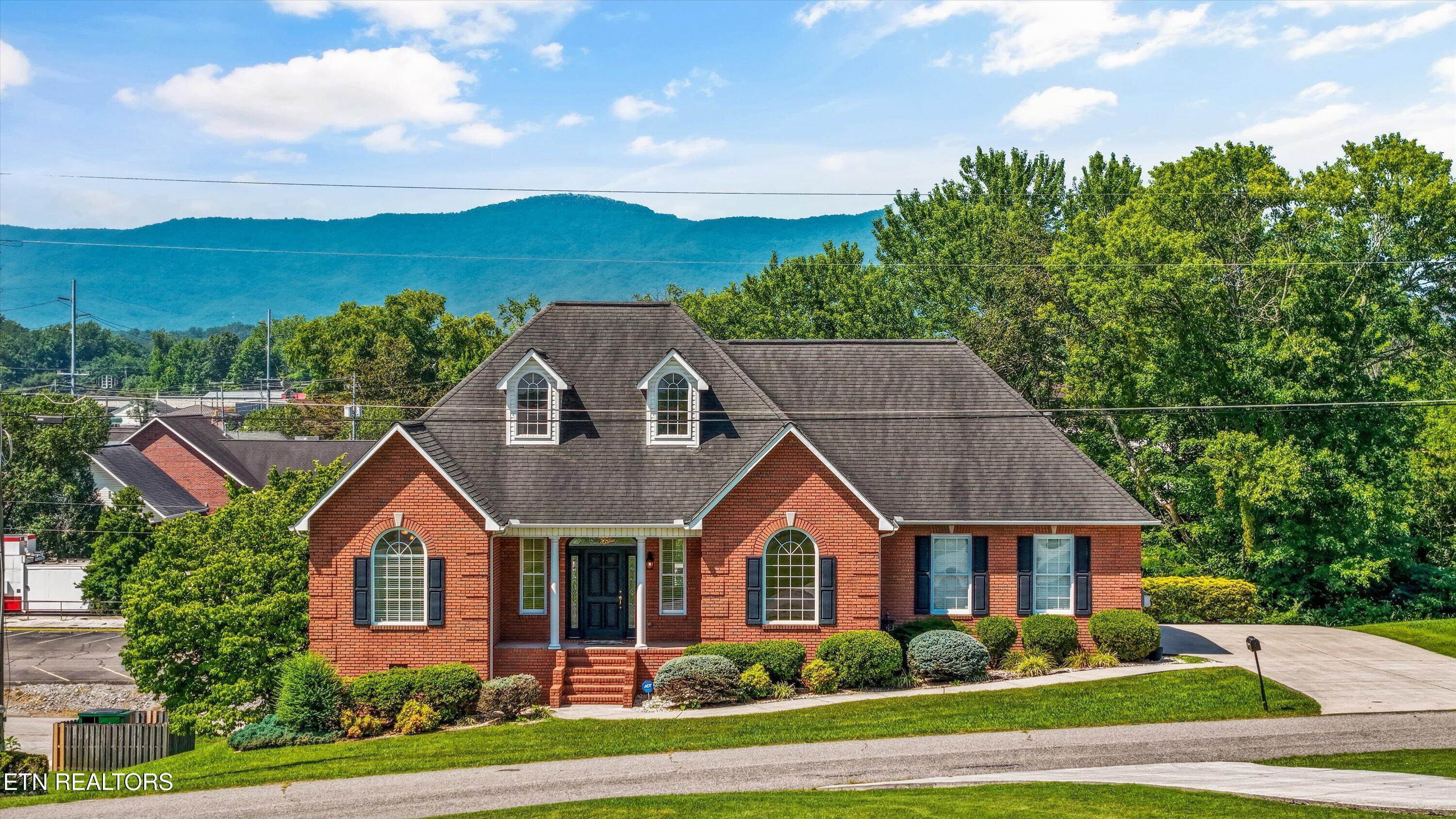 111 Colonial Heights Lafollette TN 37766