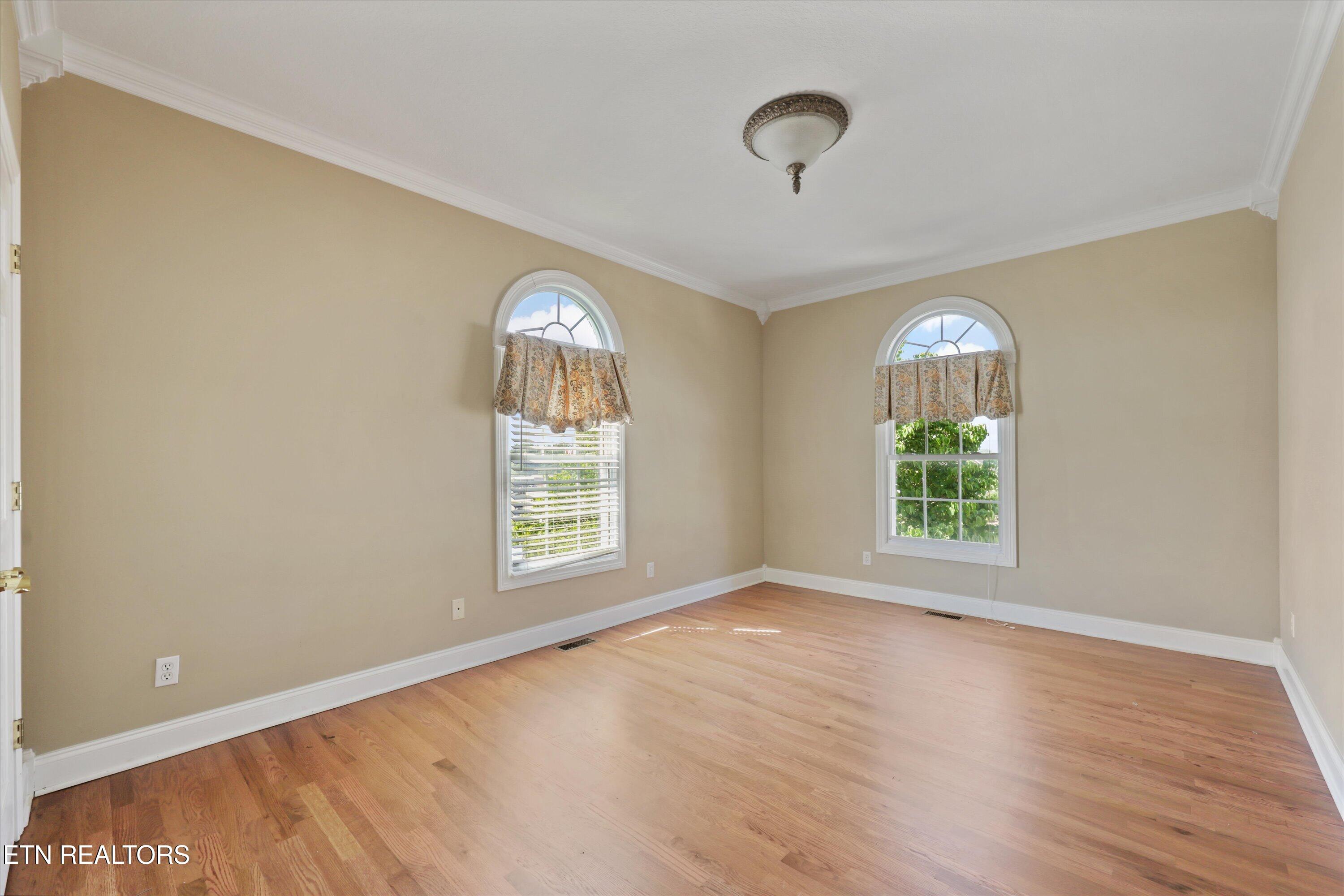 111 Colonial Heights Lafollette TN 37766