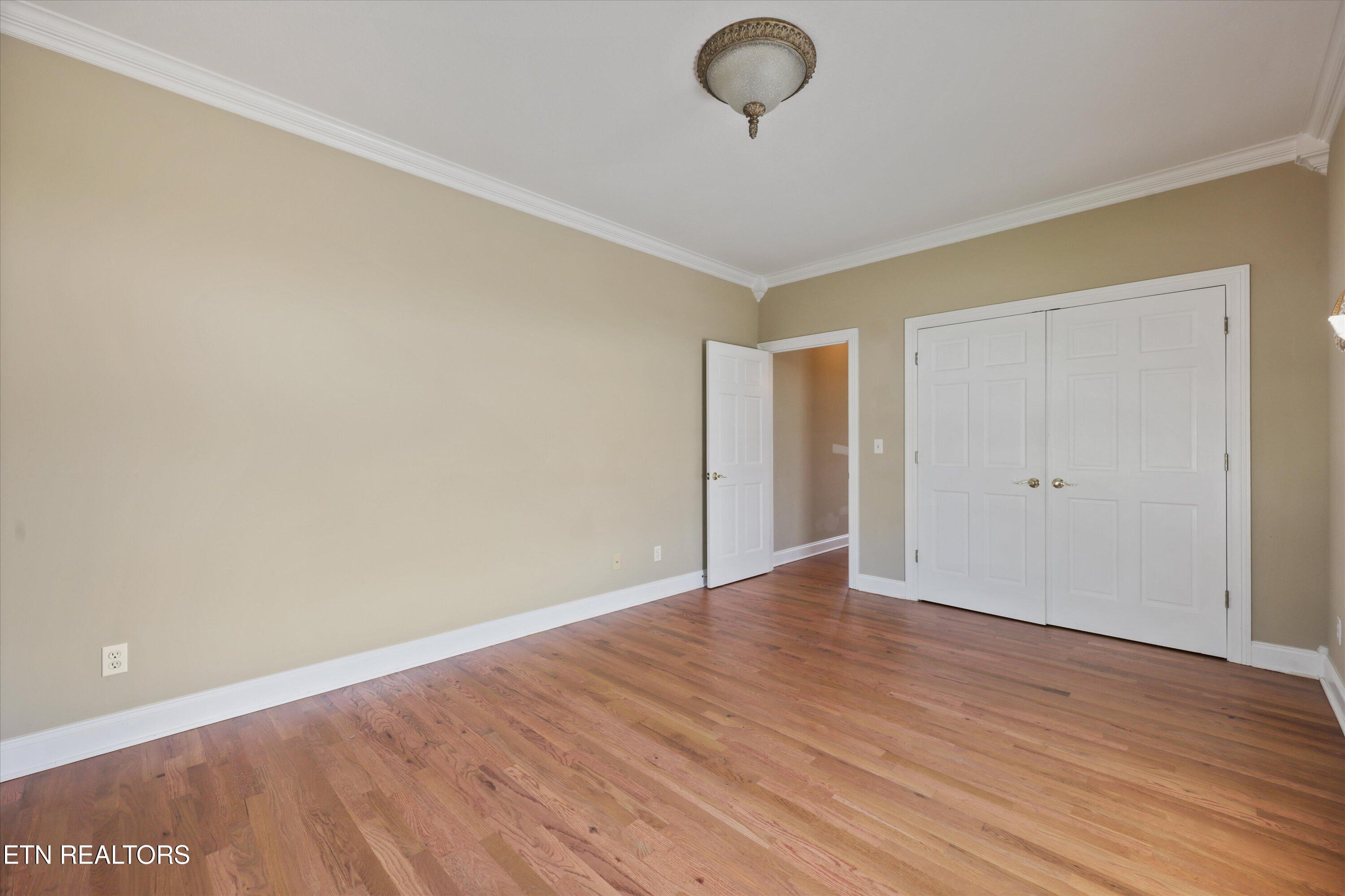 111 Colonial Heights Lafollette TN 37766