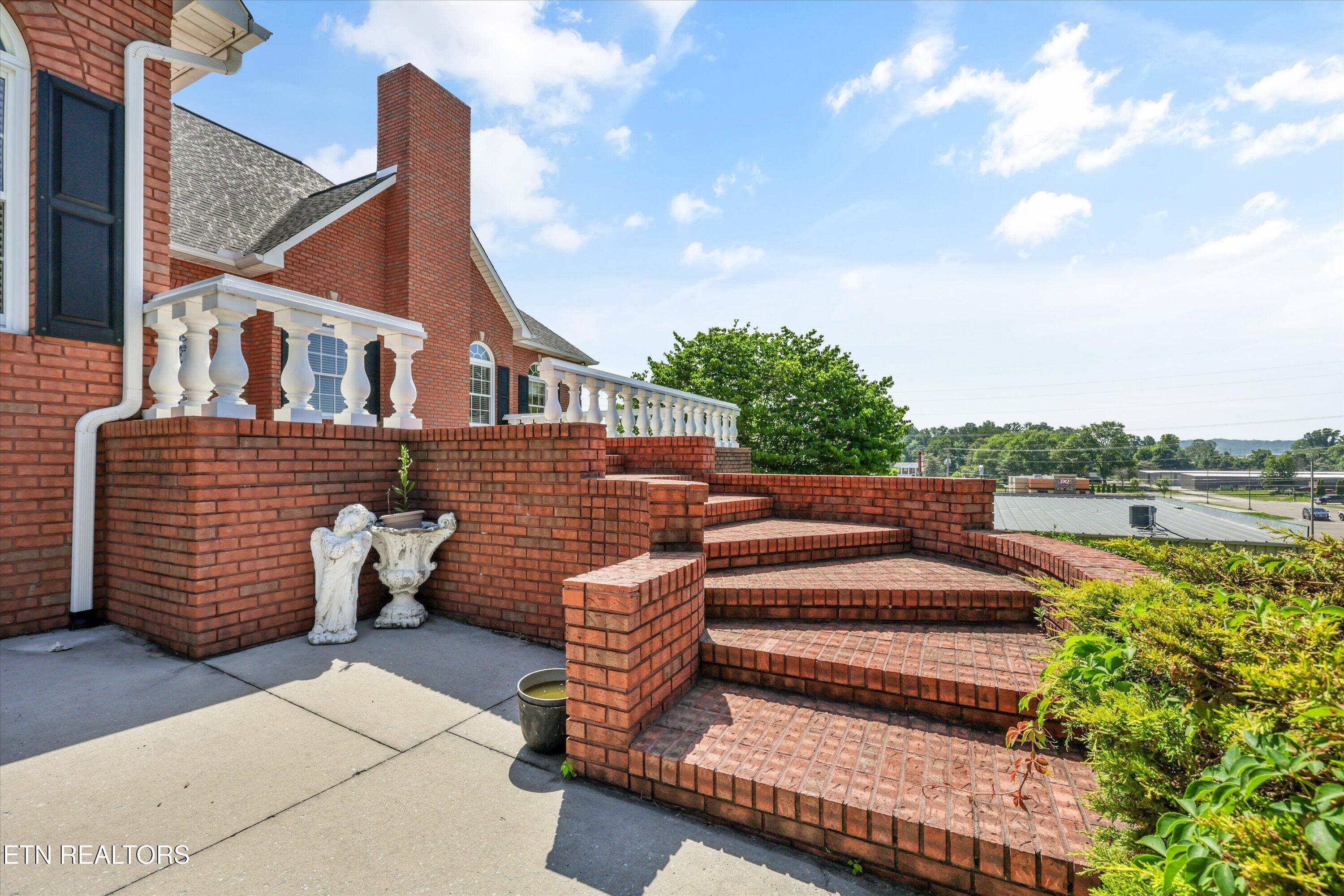 111 Colonial Heights Lafollette TN 37766