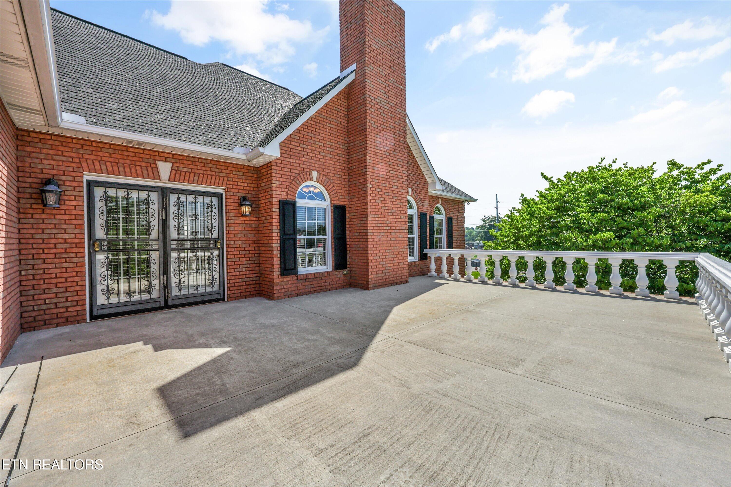 111 Colonial Heights Lafollette TN 37766