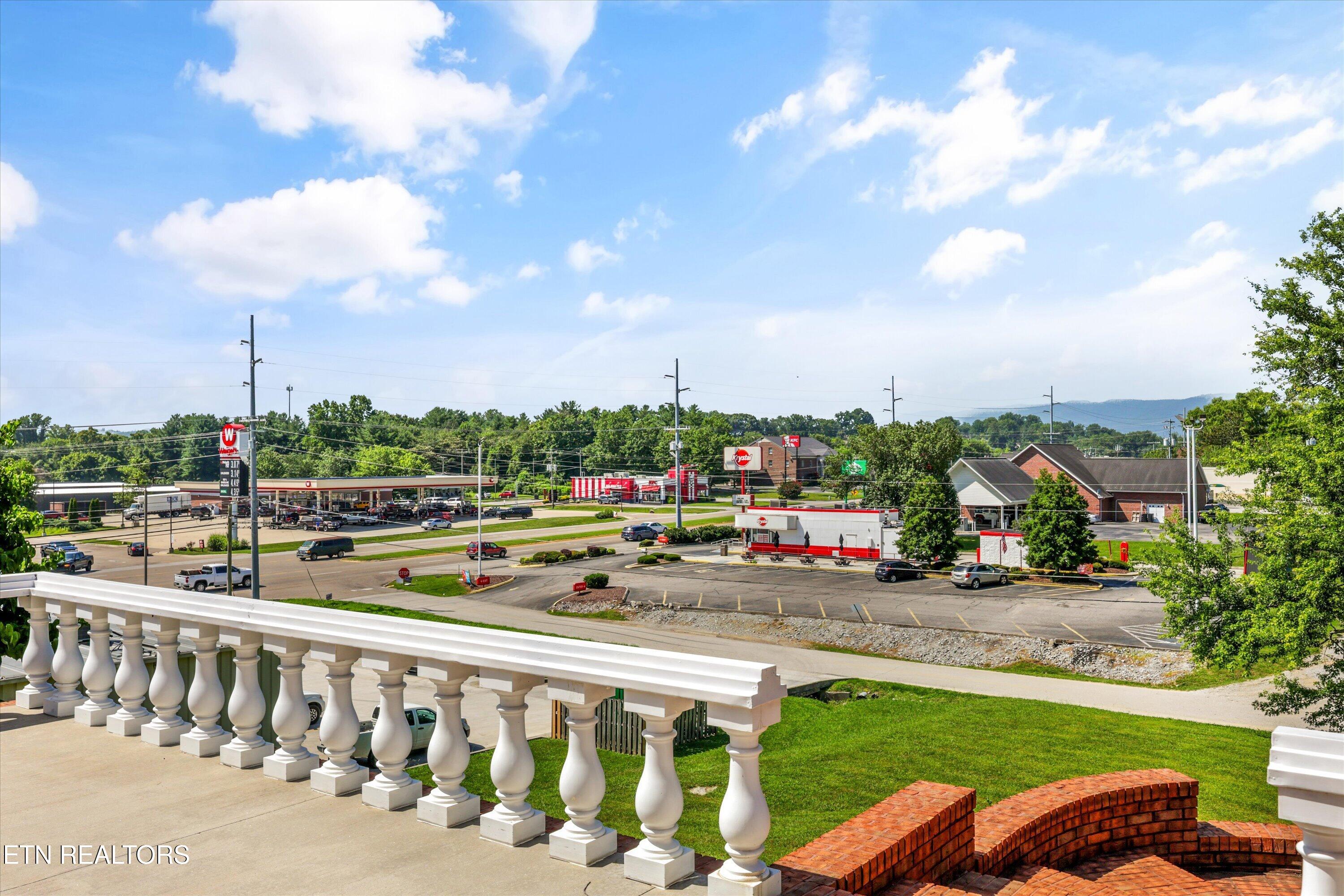 111 Colonial Heights Lafollette TN 37766