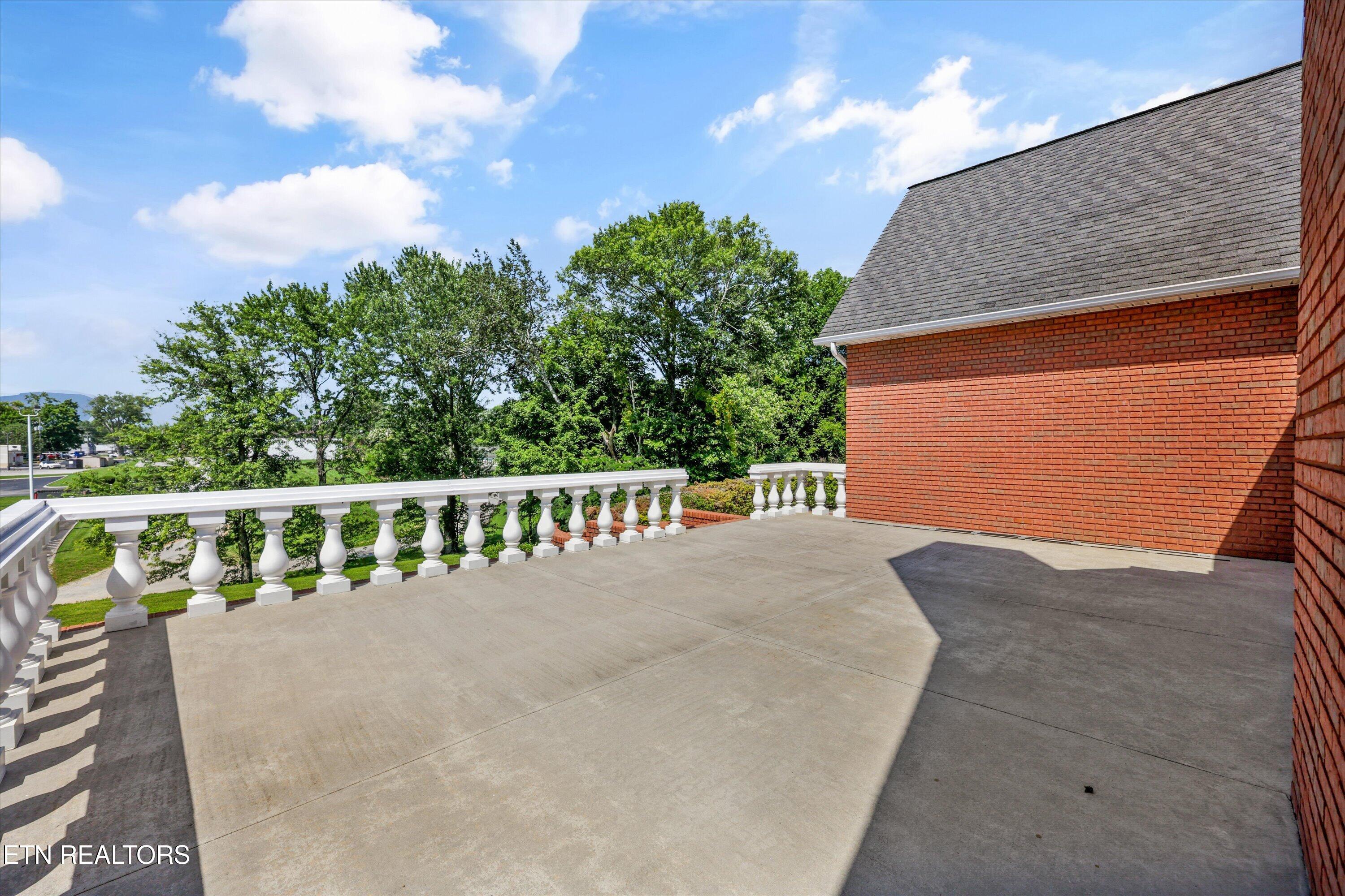 111 Colonial Heights Lafollette TN 37766