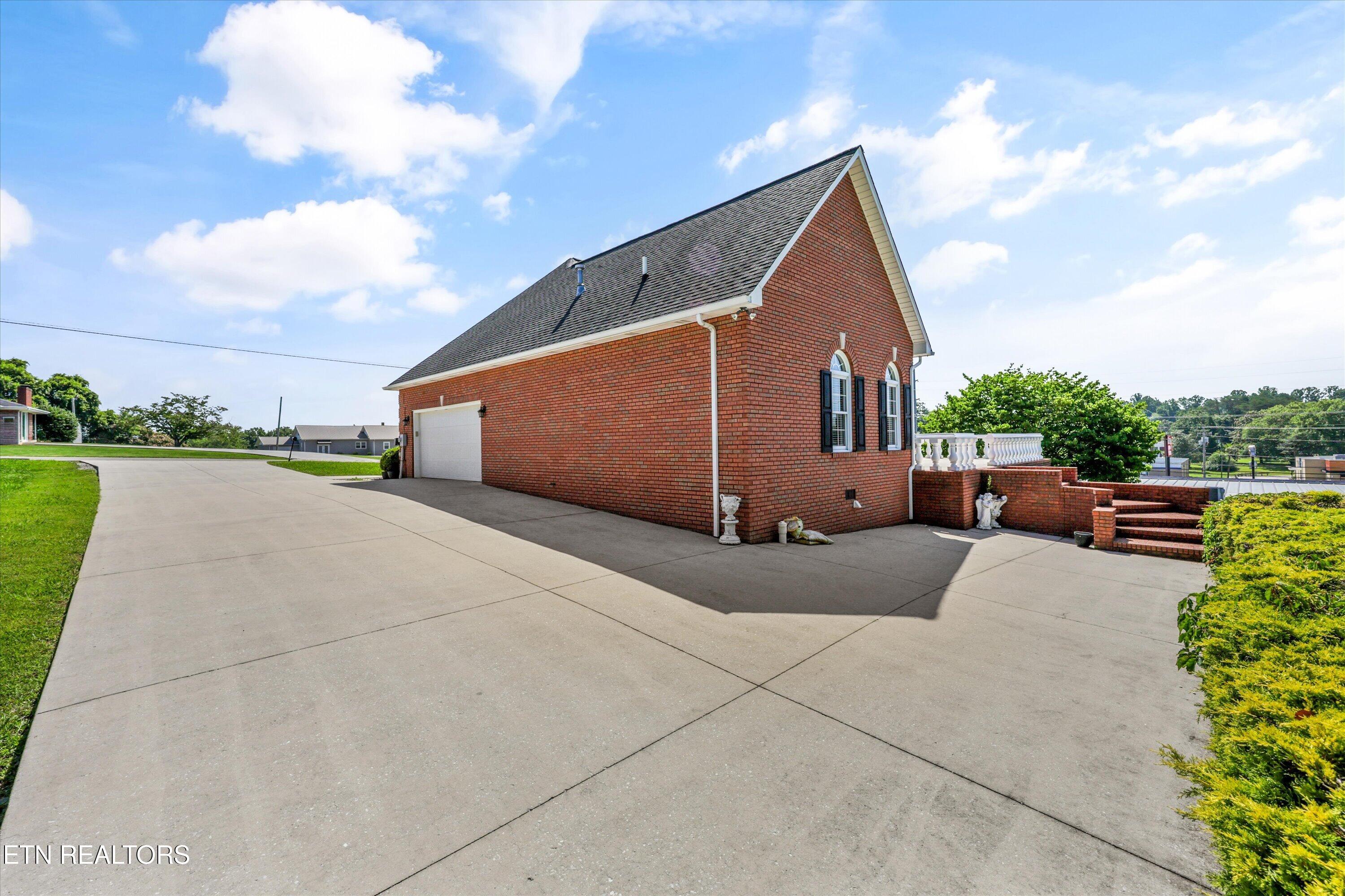 111 Colonial Heights Lafollette TN 37766