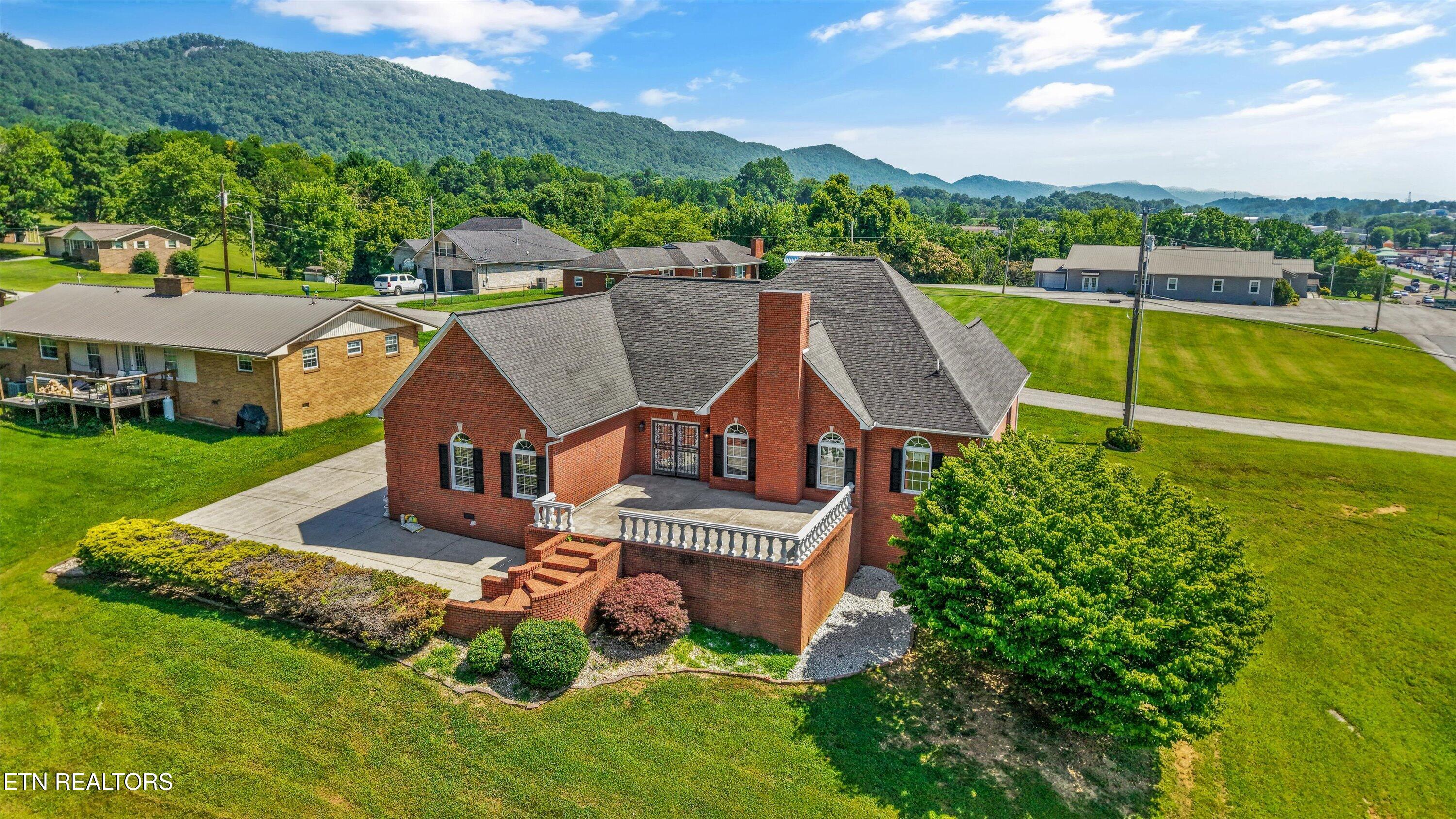 111 Colonial Heights Lafollette TN 37766