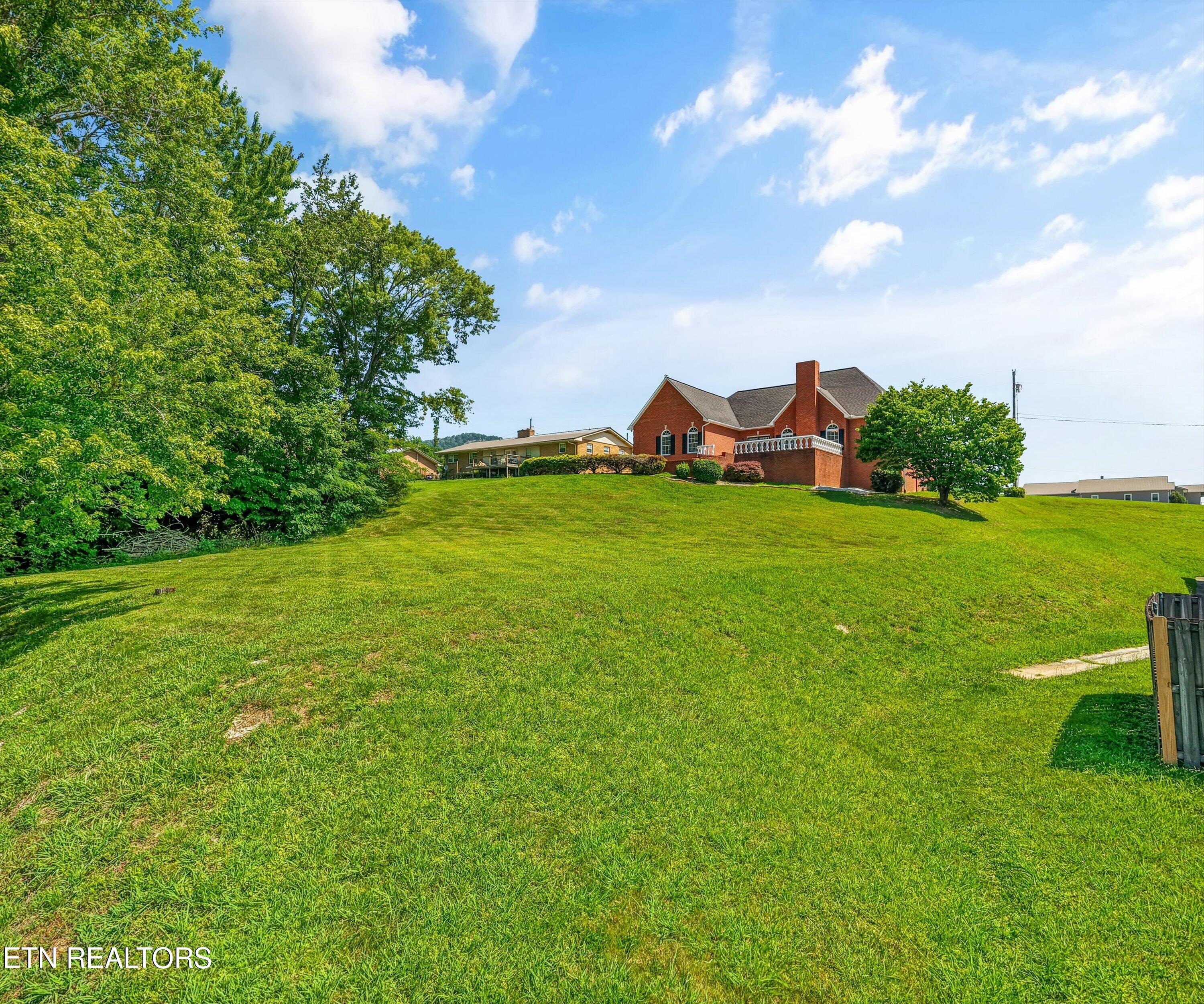 111 Colonial Heights Lafollette TN 37766