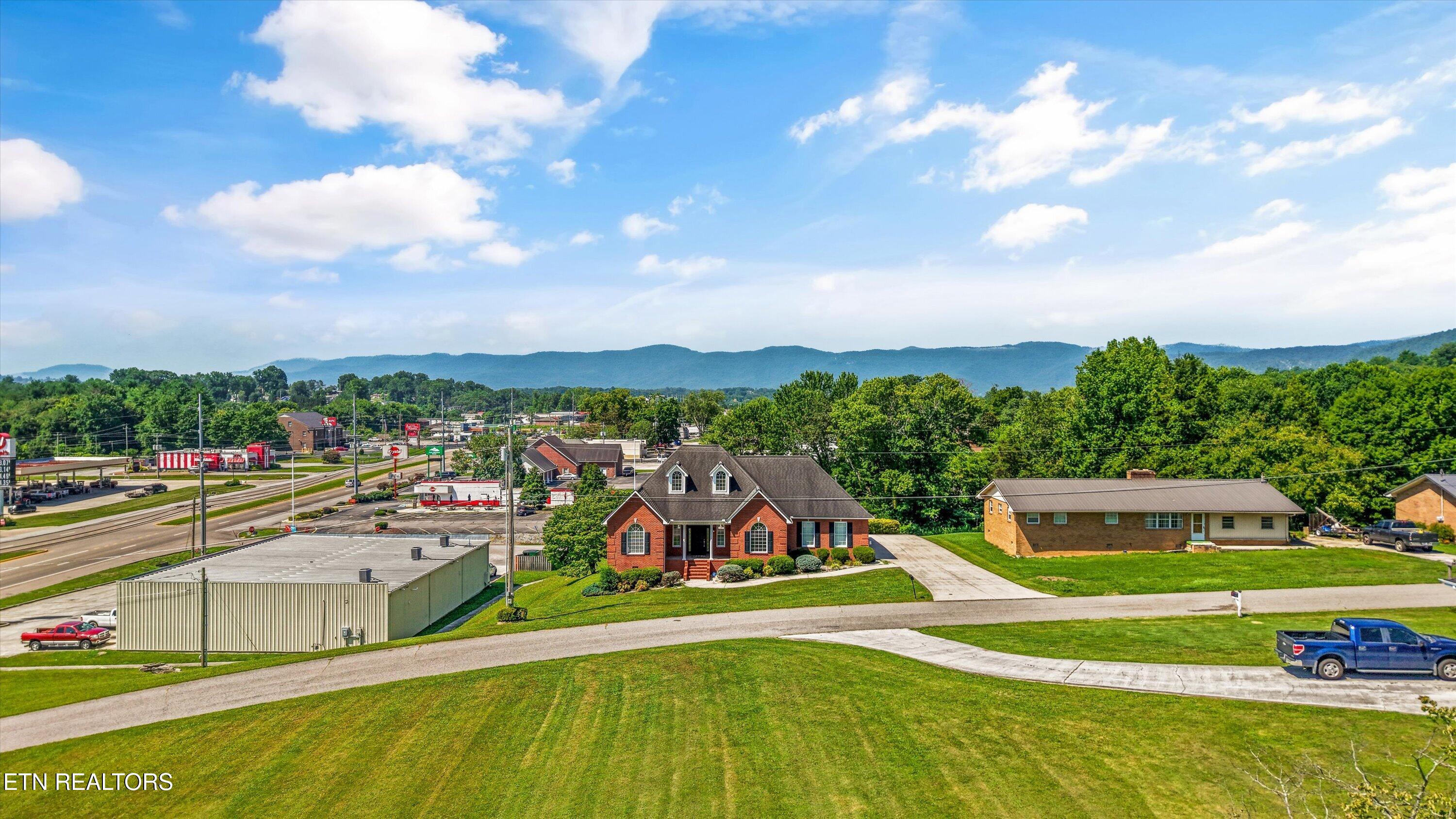 111 Colonial Heights Lafollette TN 37766