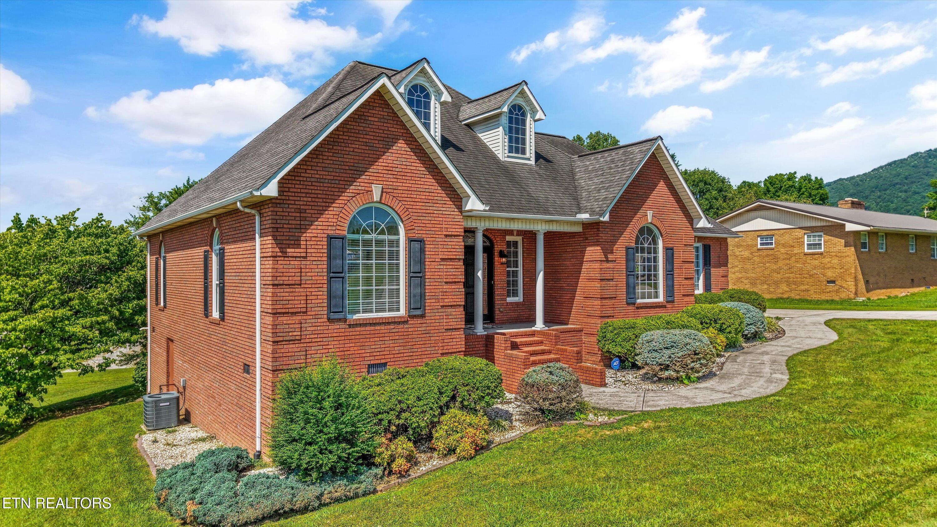 111 Colonial Heights Lafollette TN 37766